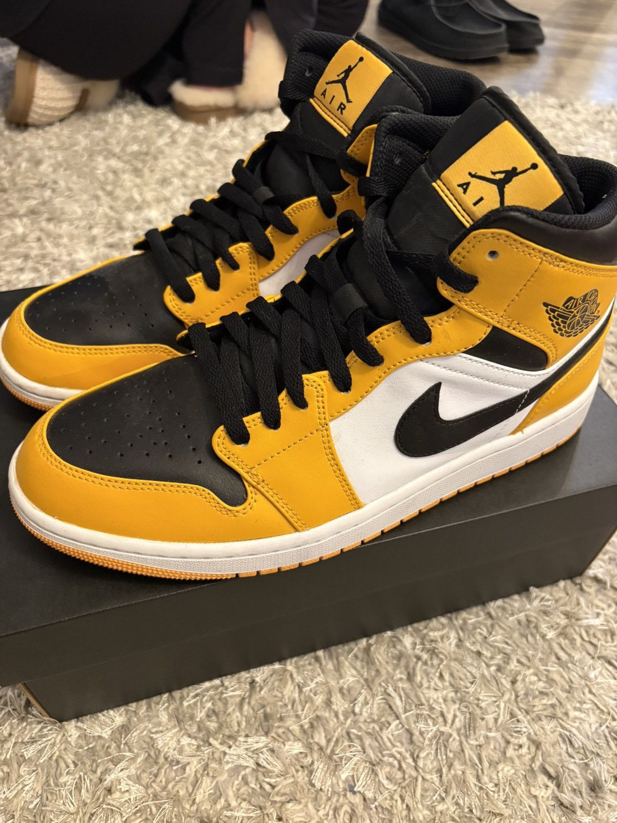 Jordan Brand Air Jordan 1 Mid Size US 11 / EU 44 - 2 Thumbnail