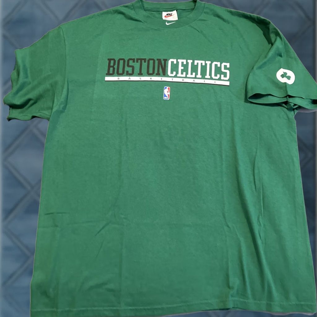 Nike VINTAGE Nike Boston Celtics Center Swoosh T-Shirt XL Made in USA Rare NWOT Men Green Size US XL / EU 56 / 4 - 1 Thumbnail