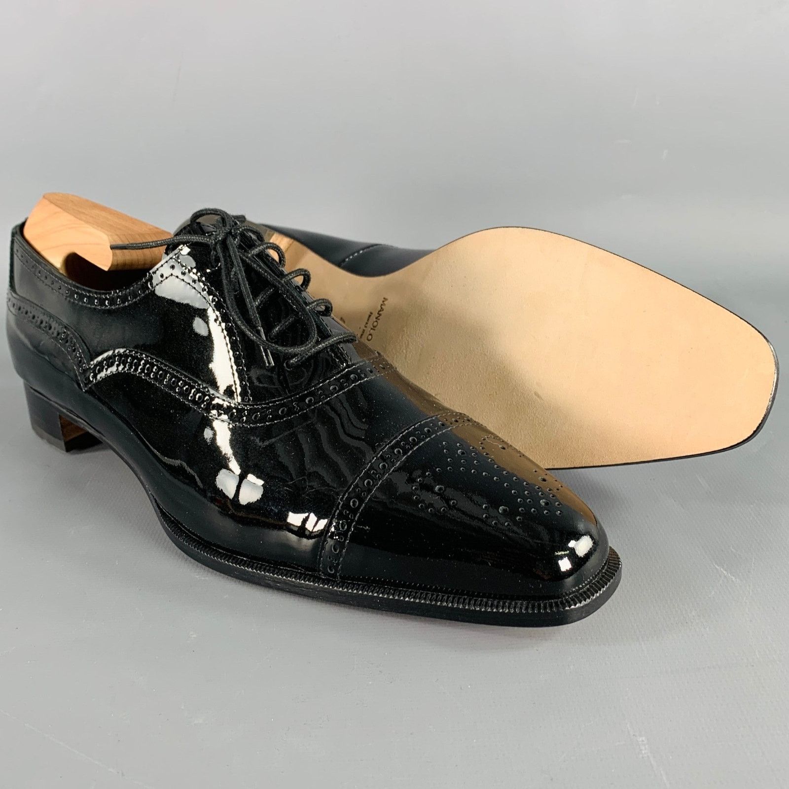 Manolo Blahnik 10.5 Black Perforated Patent Leather Cap Toe Shoes Size US 10.5 / IT 40.5 - 5 Thumbnail