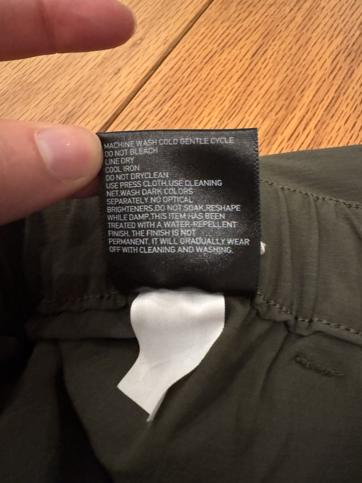 Uniqlo Uniqlo Utility Tech Pants – Nylon Stretch, Olive (M / 30–33) Size US 34 / EU 50 - 4 Thumbnail