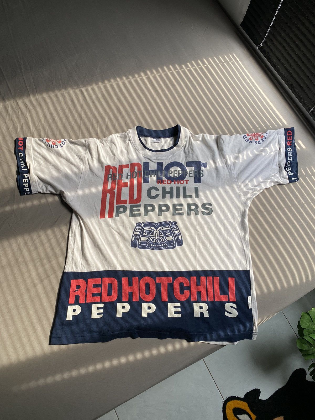 Band Tees × Vintage RARE Red Hot Chili Peppers Tshirt Bootleg 90s Size US XL / EU 56 / 4 - 1 Thumbnail