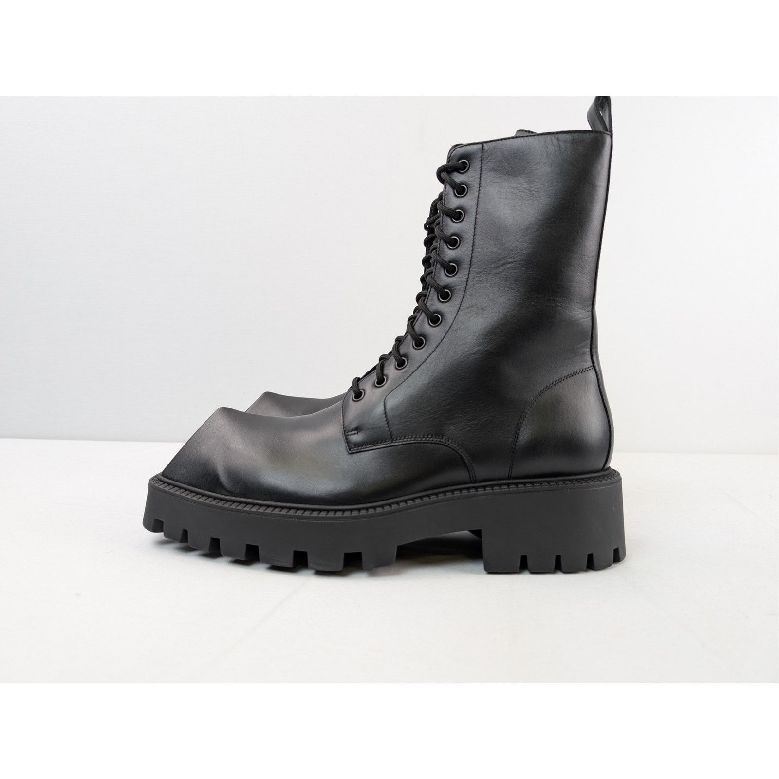 Balenciaga o1rshd1 Rhino Boots Lace-Up in Black Size US 8 / EU 41 - 10 Thumbnail