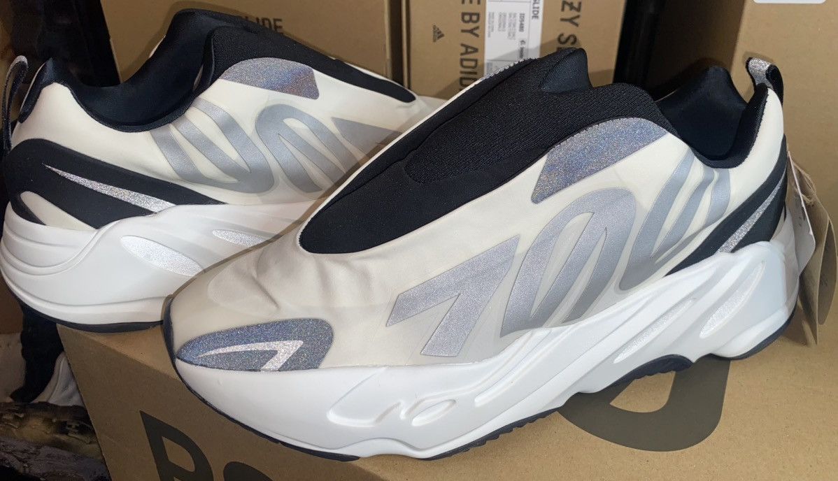 adidas Yeezy 700 MNVN Laceless 'Analog' DS w OG All