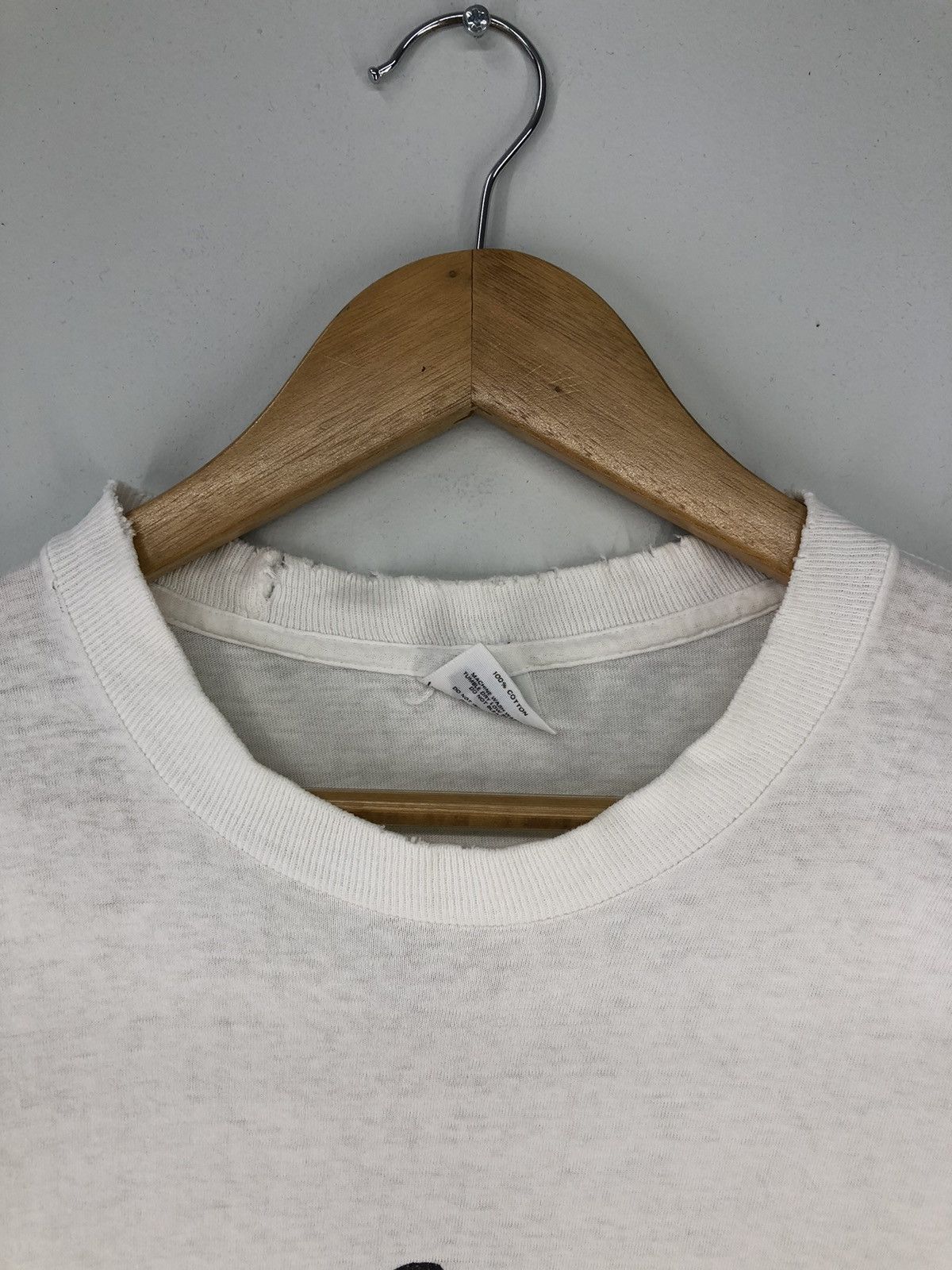 Quiksilver Vintage Quiksilver Center Logo Backhit Distressed Tshirt Size US M / EU 48-50 / 2 - 5 Thumbnail