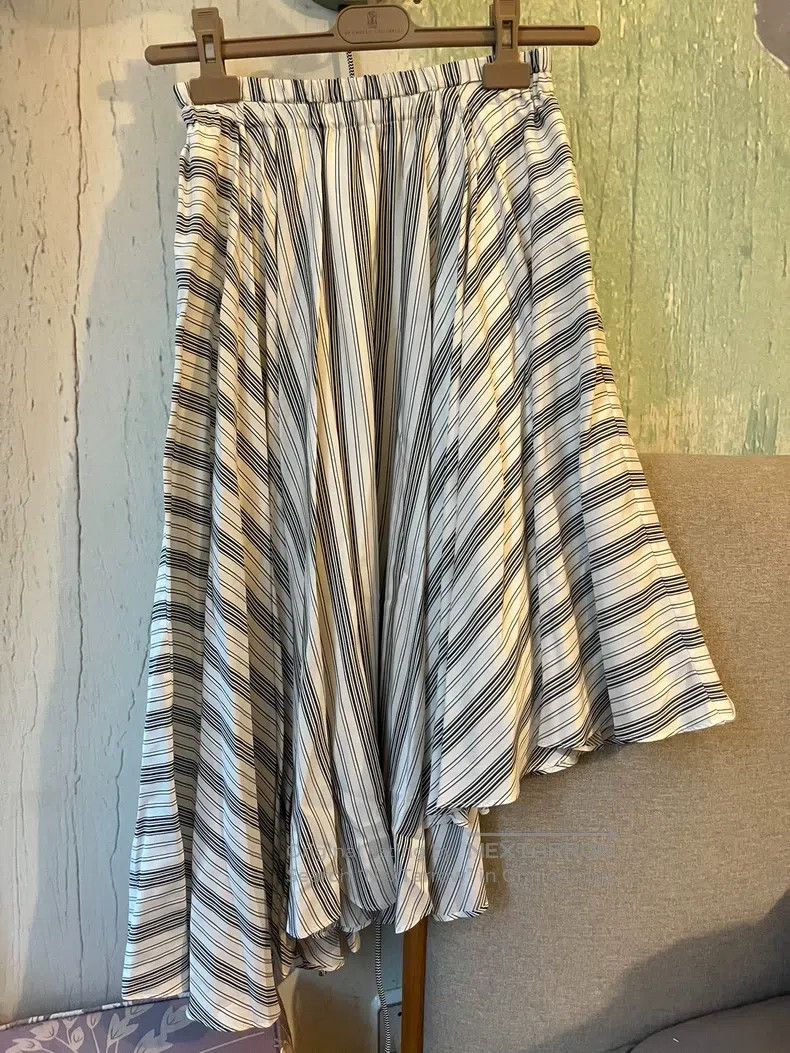 Brunello Cucinelli Brunello Cucinelli Asymmetrical silk skirt Size 25" / US 0 / IT 36 - 1 Thumbnail