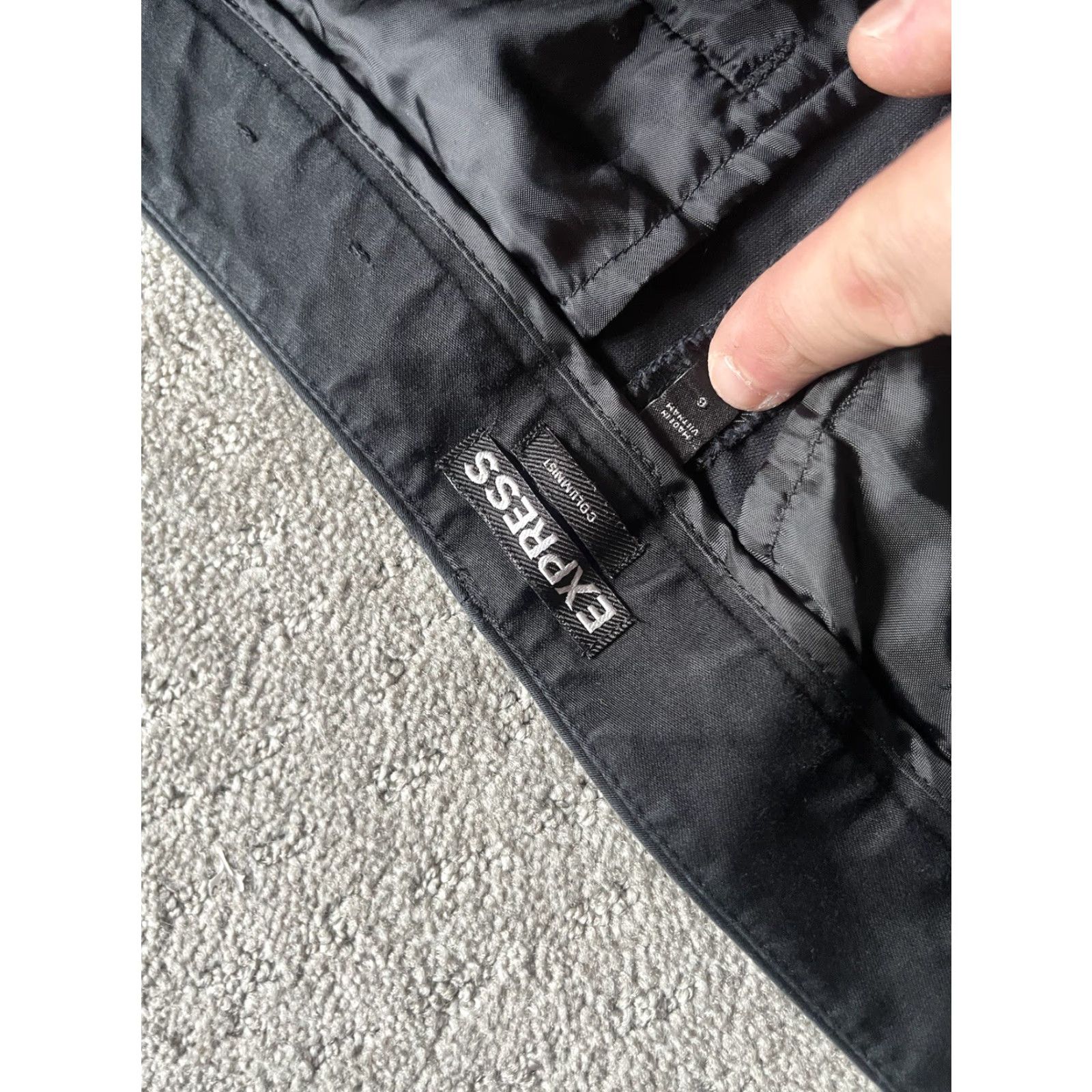 Express **Express Women's Black Chino Capri Pants Size 6 Pockets** User: Express Women's Black Chino Capri Pants Size 6 with Pockets Size 28" / US 6 / IT 42 - 5 Thumbnail