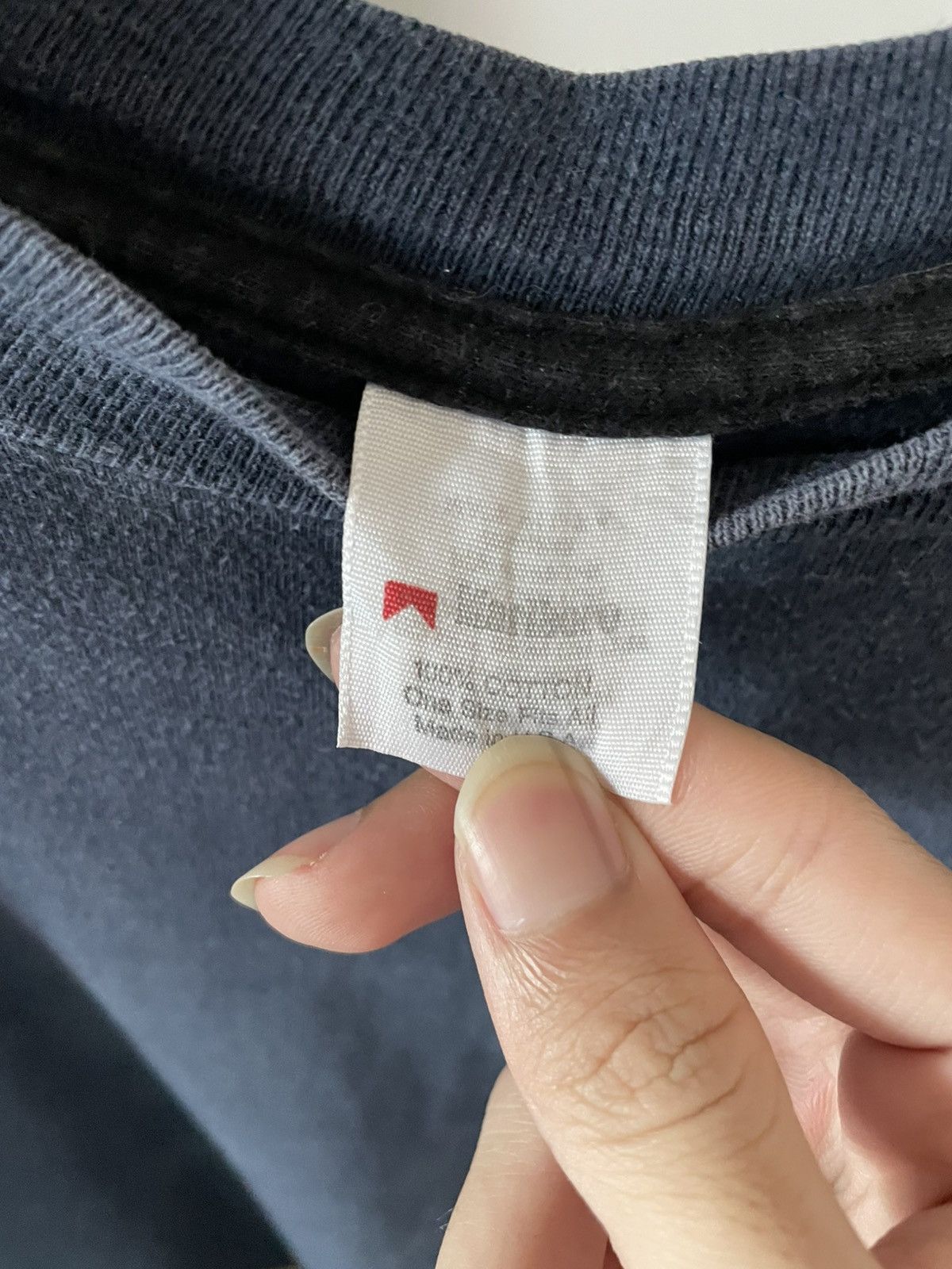 Vintage Vintage 90s Marlboro Logo Pocket T-Shirt – Sun Faded Size US L / EU 52-54 / 3 - 4 Thumbnail