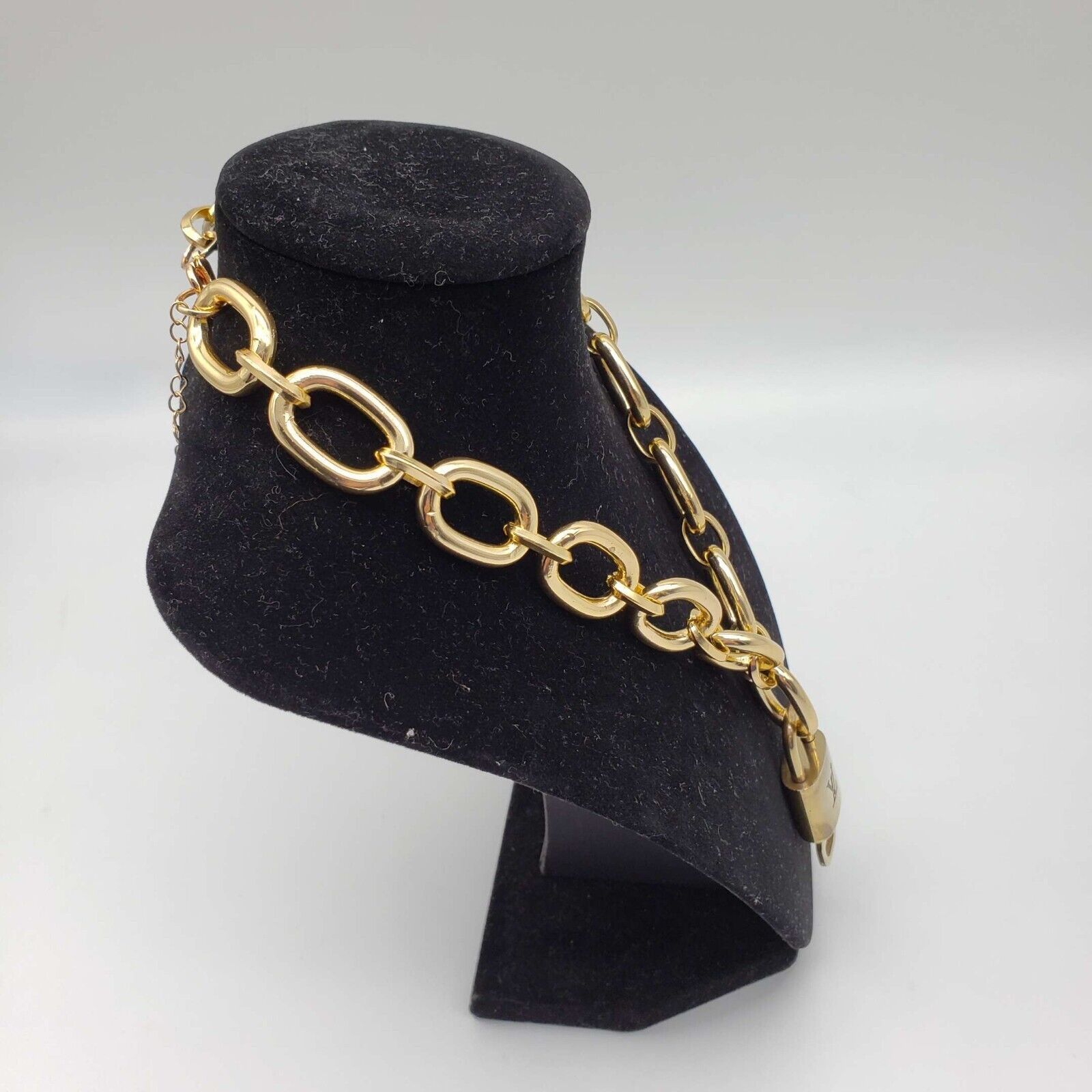 Louis Vuitton Auth Louis Vuitton Lock & Key w/ Unbranded Gold Plated Chain Size ONE SIZE - 12 Thumbnail