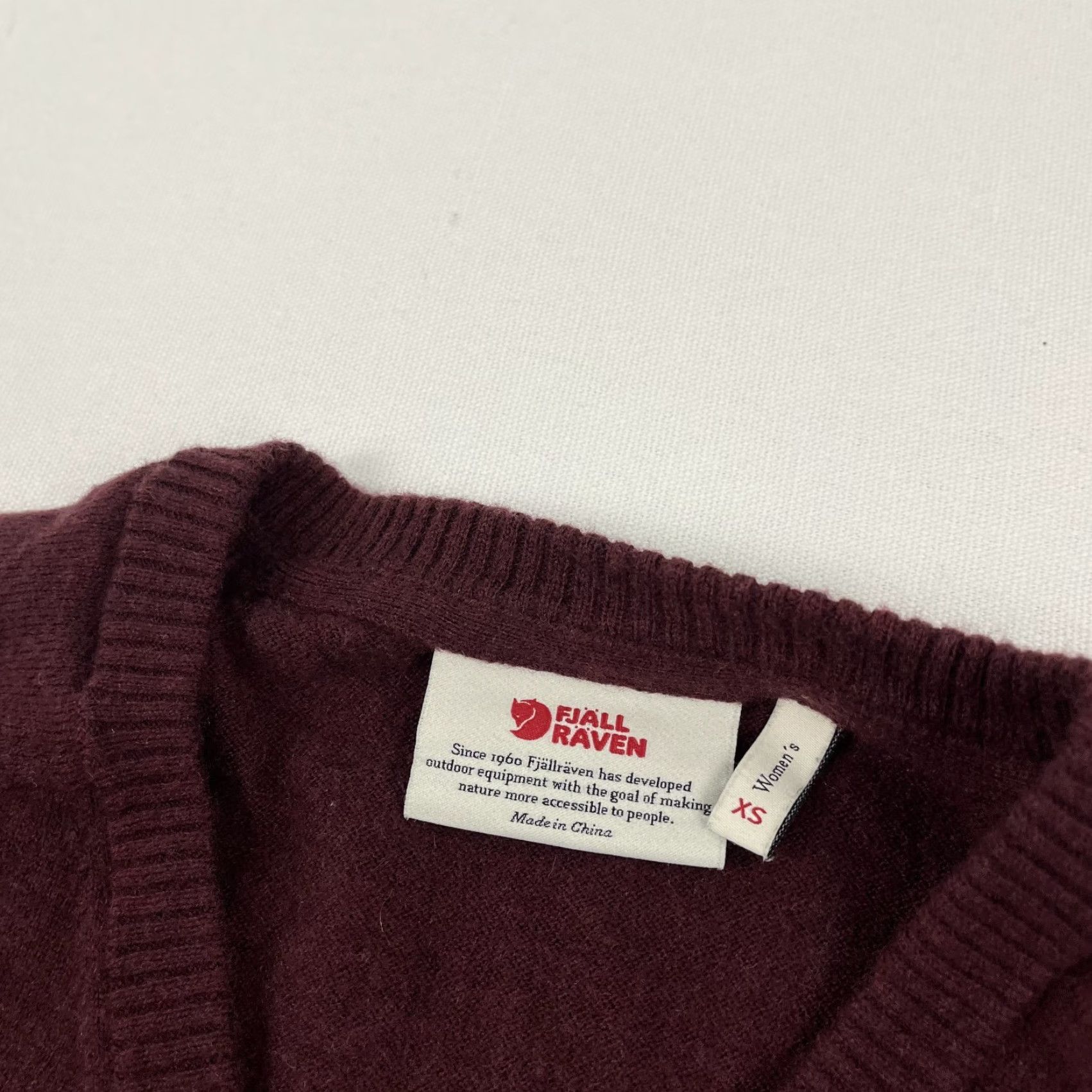 Vintage Fjallraven Sormland Sweater Womens XS Maroon Red Wool Lightweight Hiking Jumper Size XS / US 0-2 / IT 36-38 - 2 Thumbnail