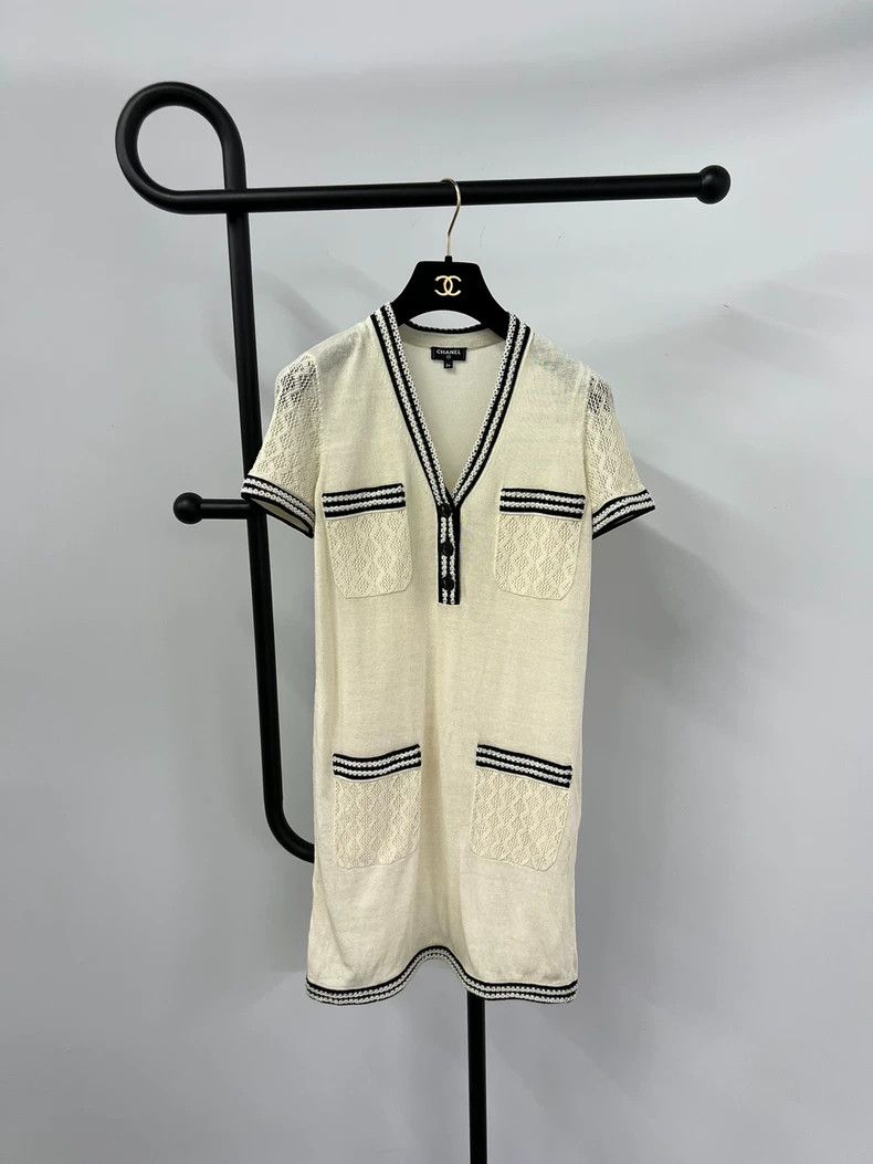 Chanel Chanel White V-Neck Knit Dress - dmc Size US S / EU 44-46 / 1 - 1 Thumbnail