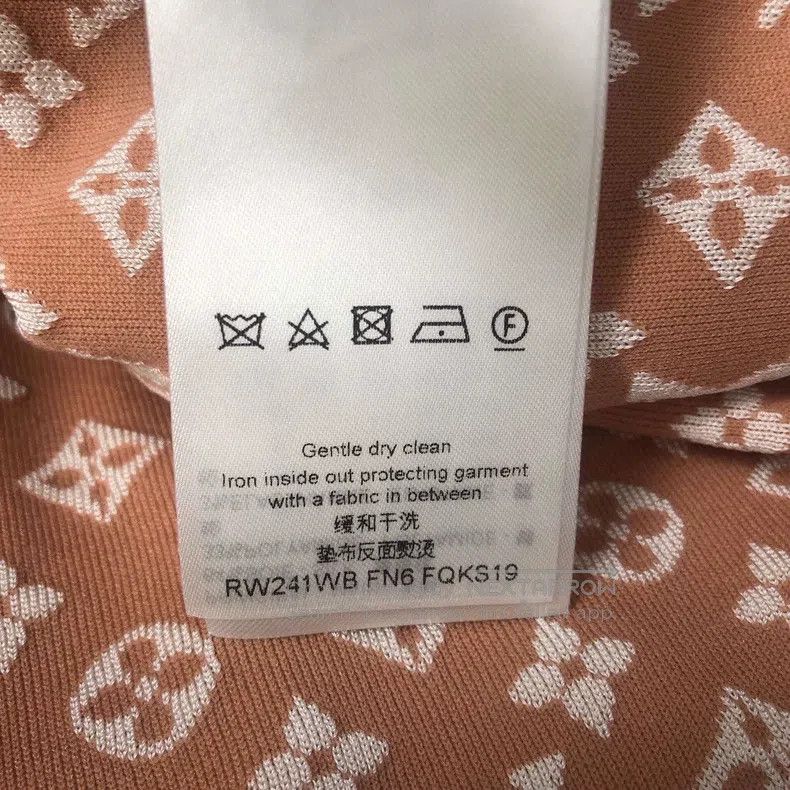 Louis Vuitton Louis Vuitton Knitted orange with white short sleeves Size US S / EU 44-46 / 1 - 5 Thumbnail