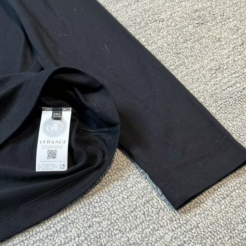Versace Versace Medusa long-sleeved T-shirt in black and gold Size XXL / US 16-18 / IT 52-54 - 9 Thumbnail