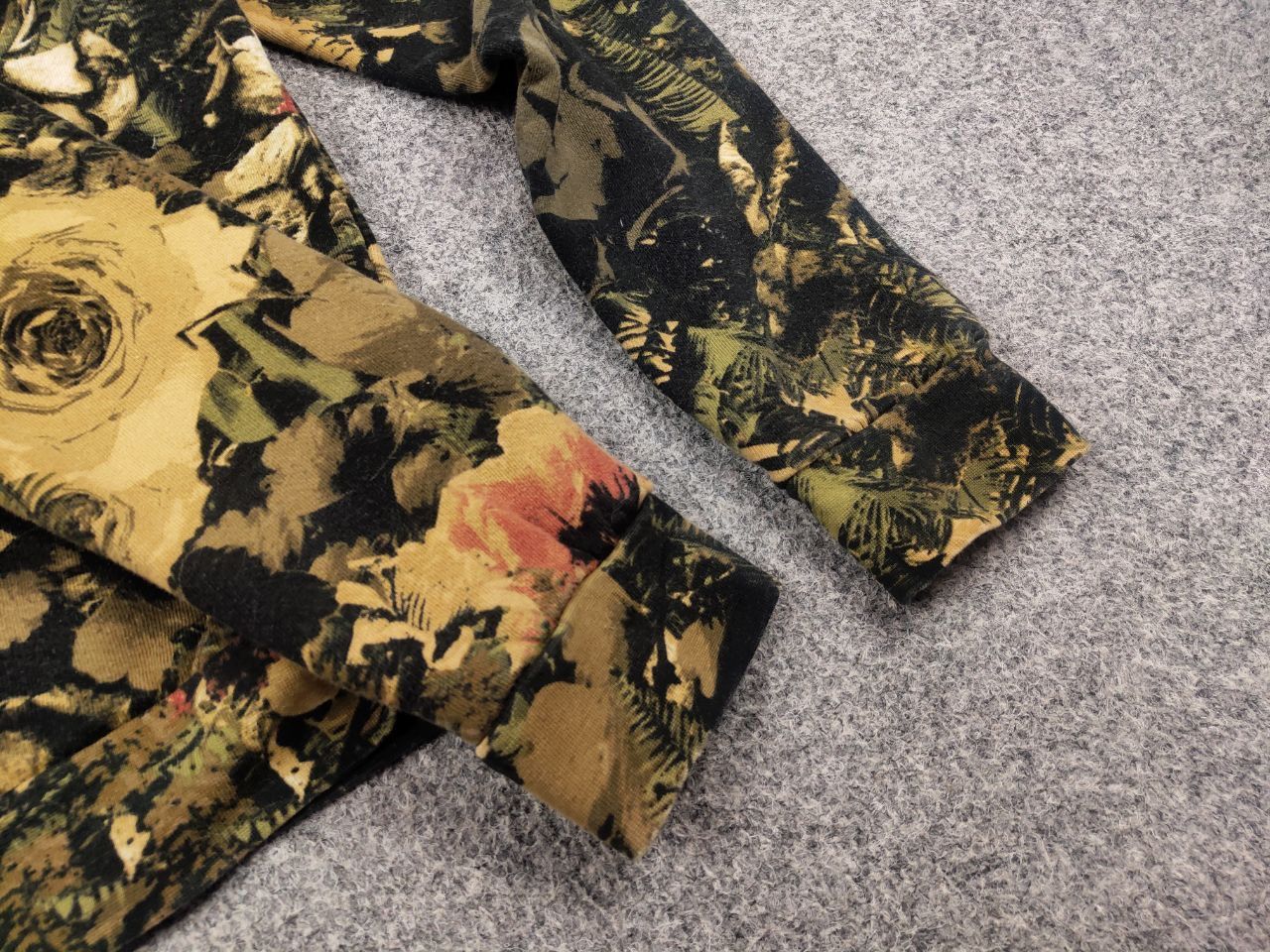 Band Tees Vintage Twenty One Pilots Band Logo Camo Floral Green Hoodie Size US S / EU 44-46 / 1 - 10 Thumbnail
