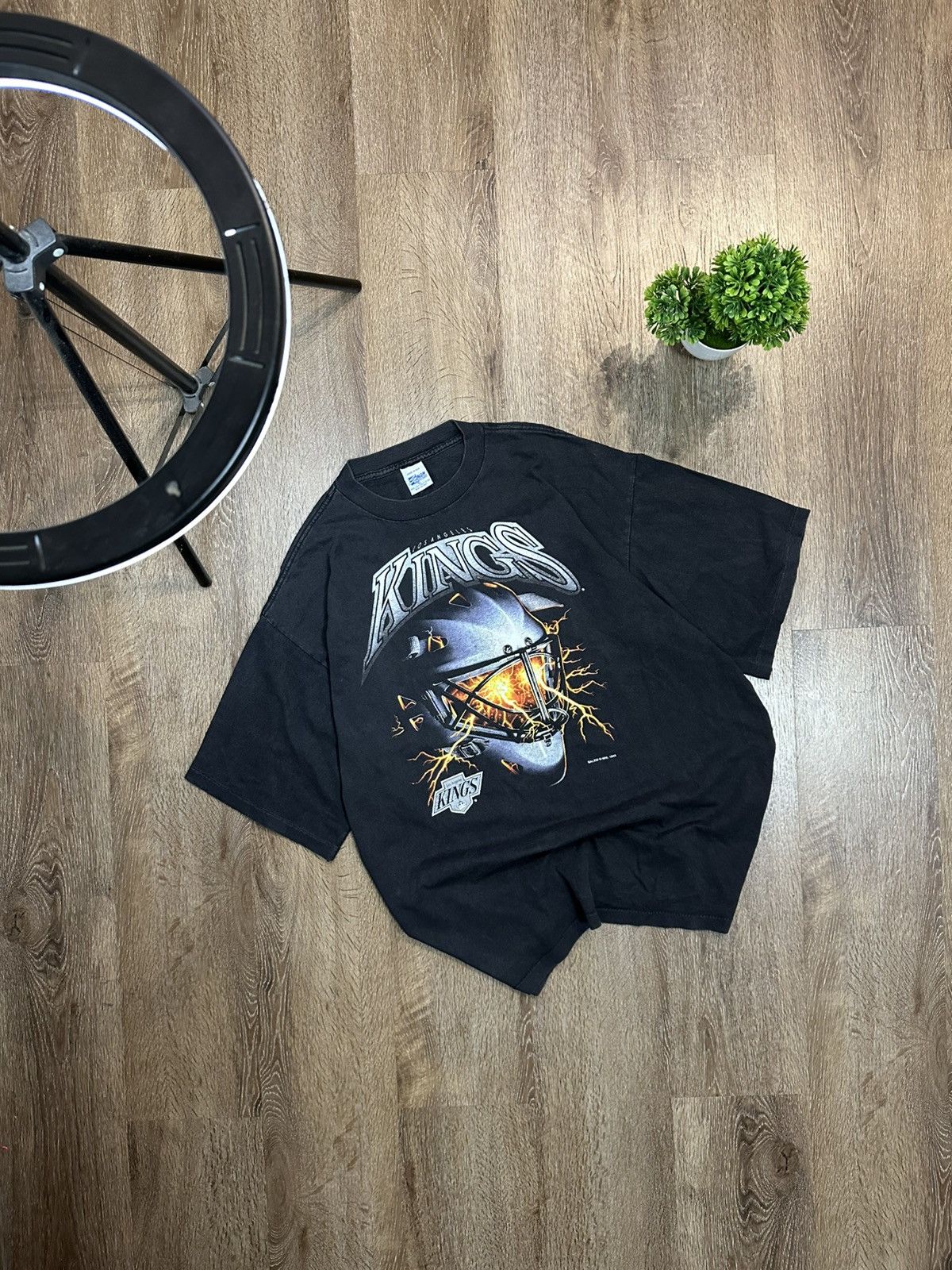Salem Sportswear Archive 1993 Salem Los Angeles King Hockey Faded T-Shirt Size US XL / EU 56 / 4 - 3 Thumbnail