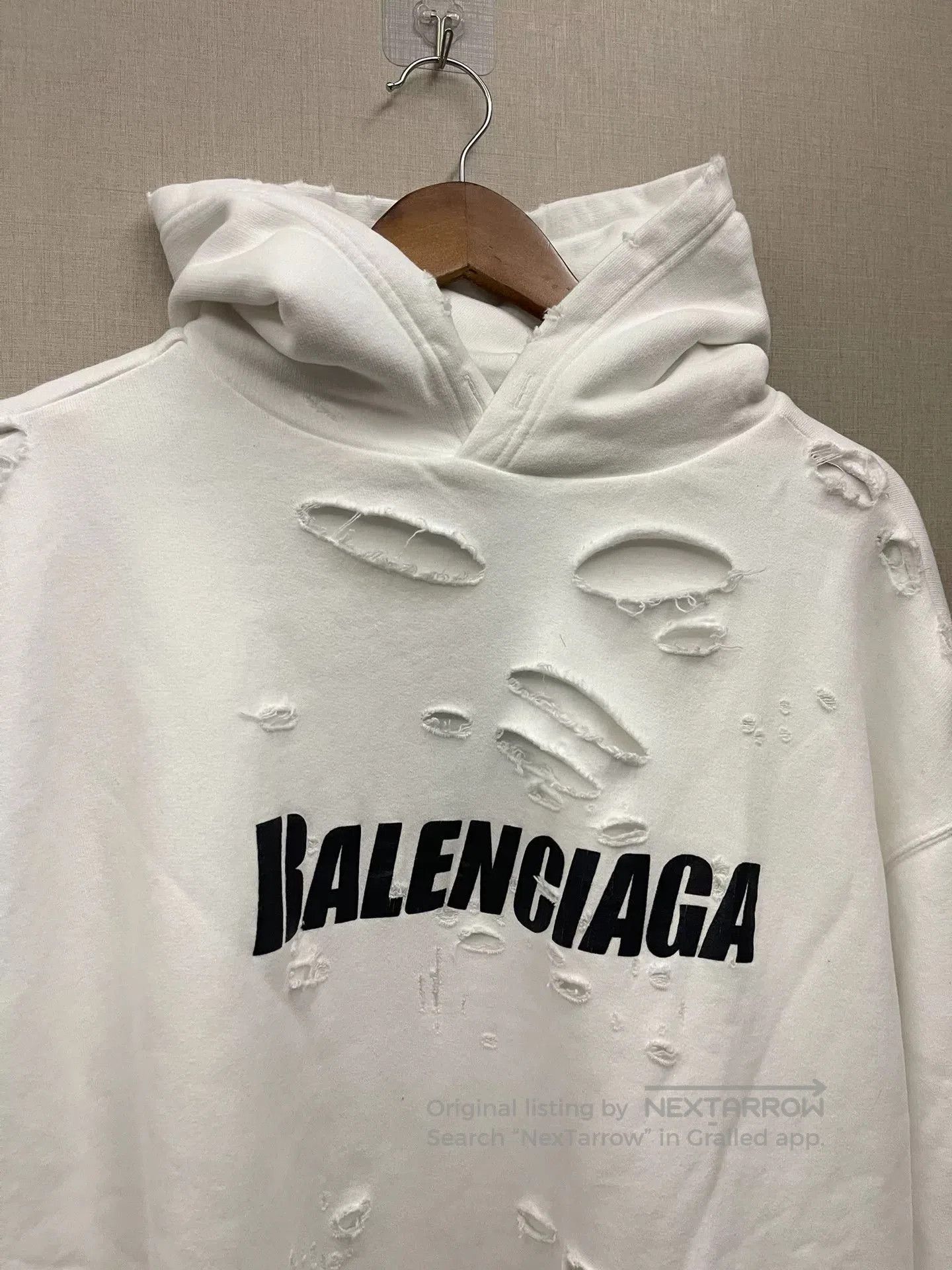Balenciaga balenciaga destroyed white hoodie with logo. Size US XS / EU 42 / 0 - 3 Thumbnail