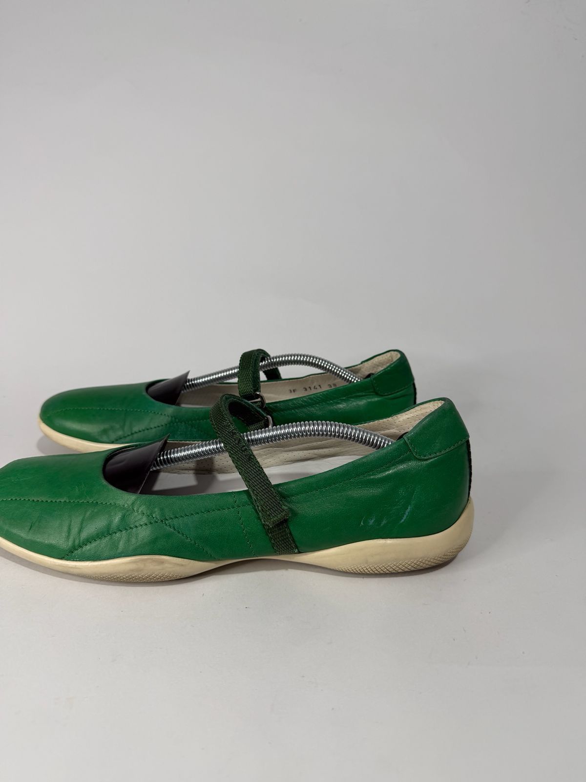 Prada Prada Green Leather Mary Jane Flats Size 38 EU/ 8 US/ 5 UK Size US 8 / IT 38 - 6 Thumbnail
