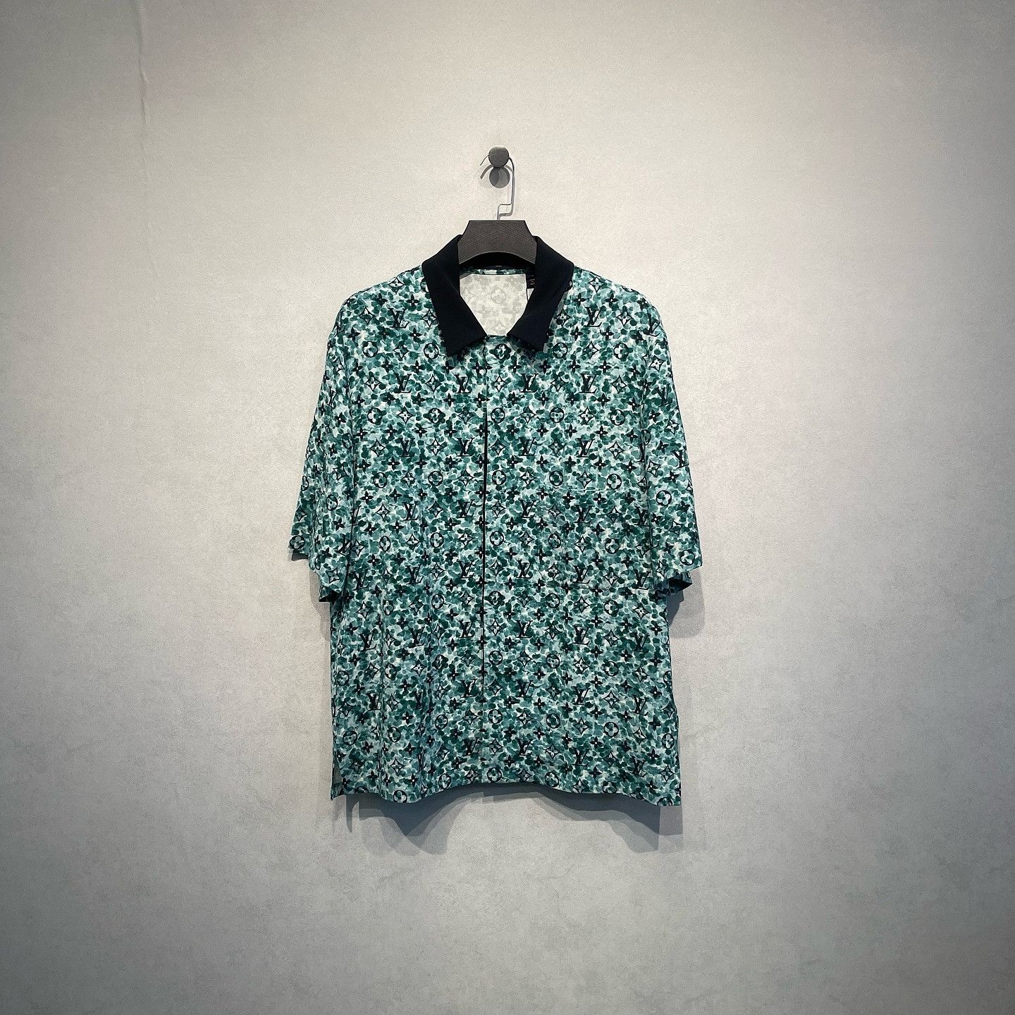 Louis Vuitton Louis Vuitton Monogram Short Sleeve Shirt Size L Size US L / EU 52-54 / 3 - 1 Thumbnail