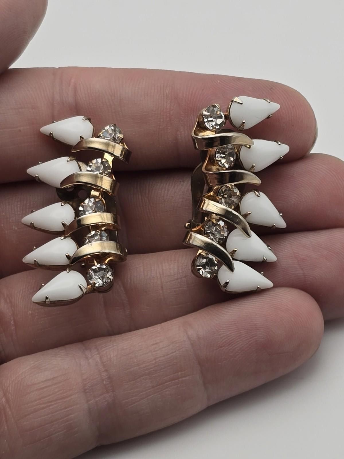 Stormy Kromer Vintage Kramer Milk Glass Rhinestone Clip-On Earrings Size ONE SIZE - 4 Thumbnail