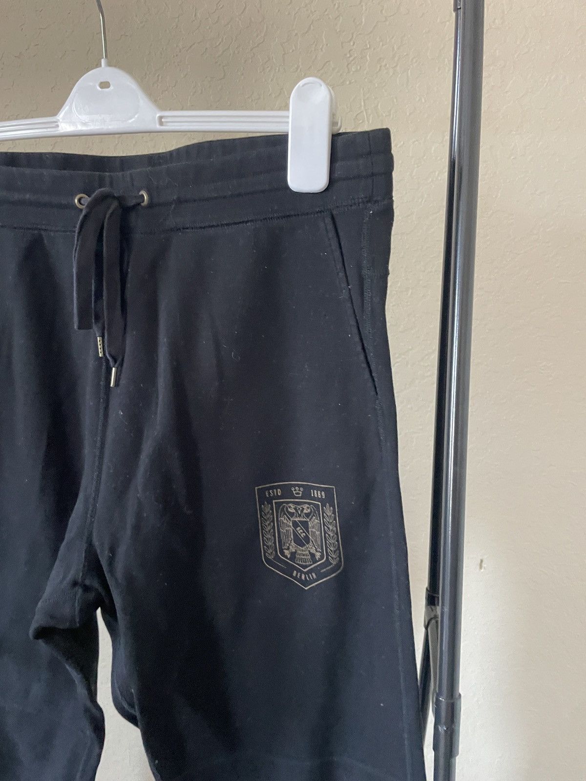 Robert Geller ESTD 1889 Berlin Crest Cropped joggers Size US 33 - 4 Thumbnail