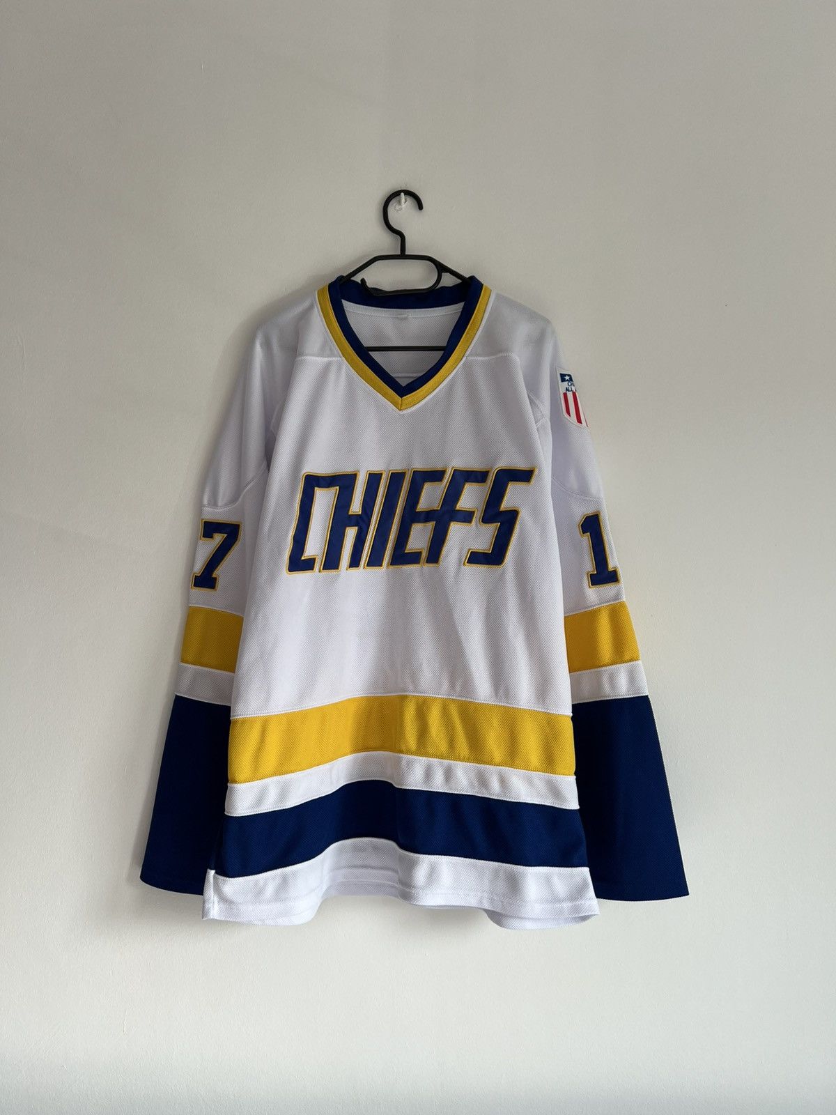 NHL Vintage Charlestown Chiefs Hanson Hockey Jersey Size US L / EU 52-54 / 3 - 6 Thumbnail
