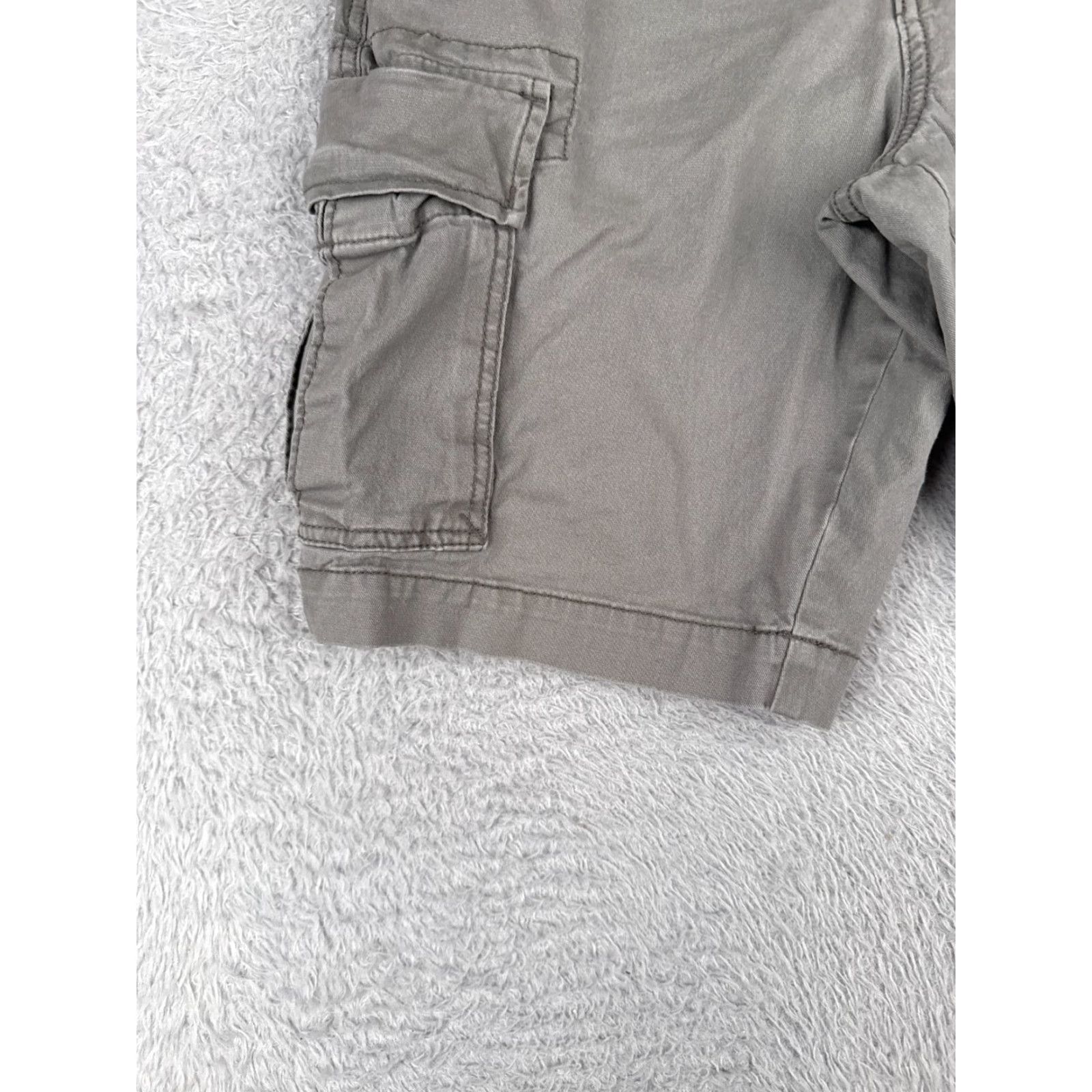 Dockers Dockers Shorts Men 28 Gray Lived In Straight Cargo Built In Flex Cotton 28x10 Size US 28 / EU 44 - 3 Thumbnail