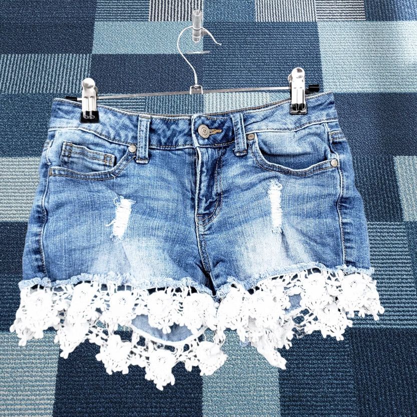 Vintage Altar'd State Shorts Womens 25 Blue Hot Pants Low Rise Crochet Trim Stone Denim Size 42" / US 20 - 1 Thumbnail