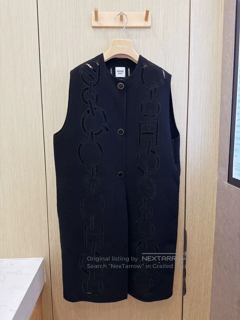 Hermes Hermes Black sheer cashmere vest with classic H chain embr Size XS / US 0-2 / IT 36-38 - 1 Thumbnail