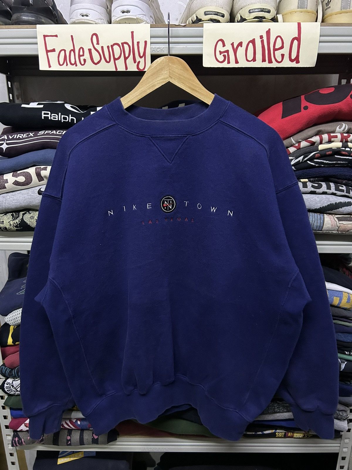 Nike Vintage 90s Nike Town Las Vegas sweatshirt Size US XL / EU 56 / 4 - 1 Thumbnail
