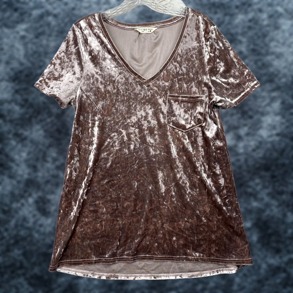 Velvet Spring & Mercer Pink T-Shirt M Womens Whimsigoth Whimsical V-Neck Pocket Velvet Stretch Casual Short Sleeve Modern Witchy Fashion Top Size M / US 6-8 / IT 42-44 - 1 Thumbnail