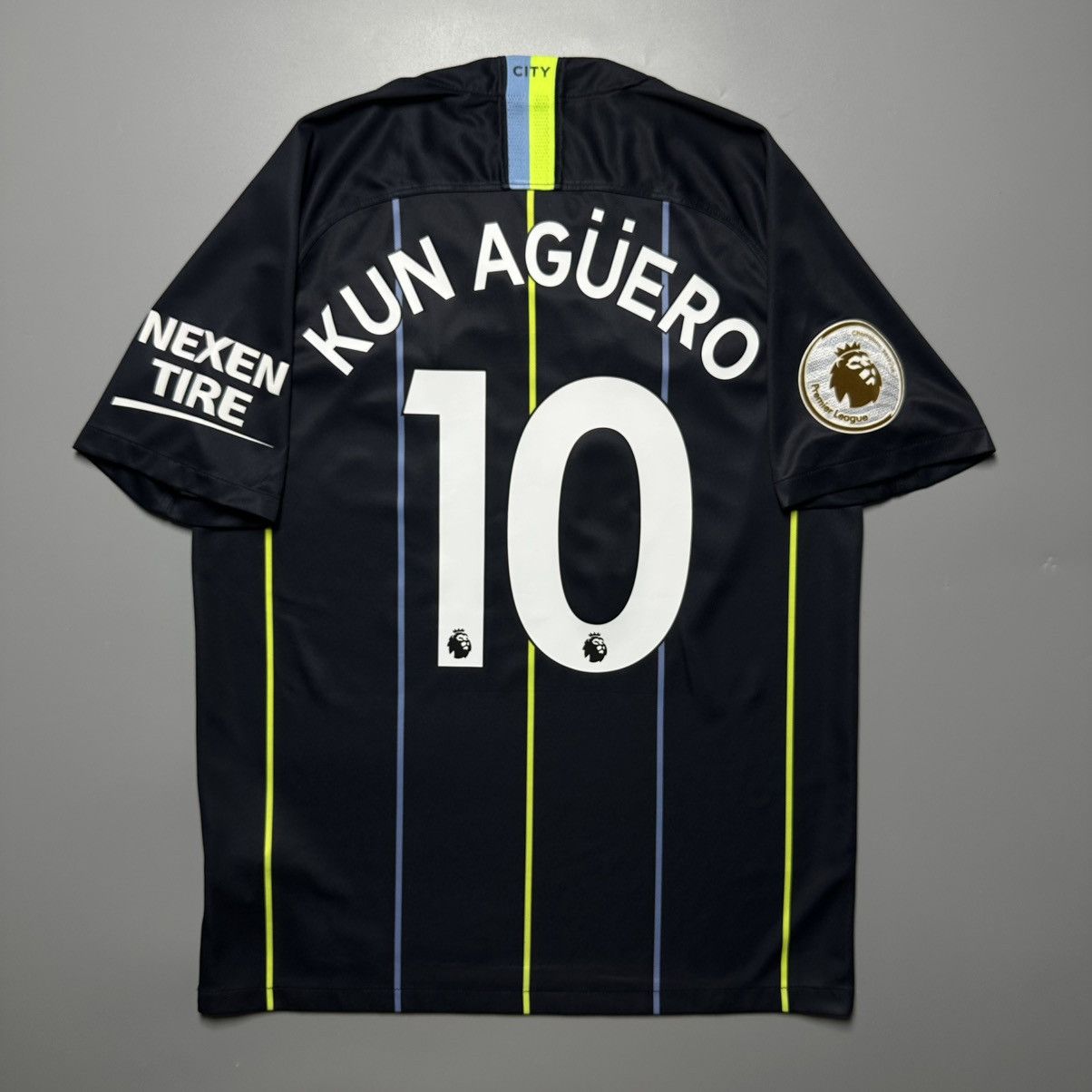 Nike MAN CITY NIKE 2018/2019 FOOTBALL AWAY JERSEY #10 AGUERO Size US M / EU 48-50 / 2 - 1 Thumbnail