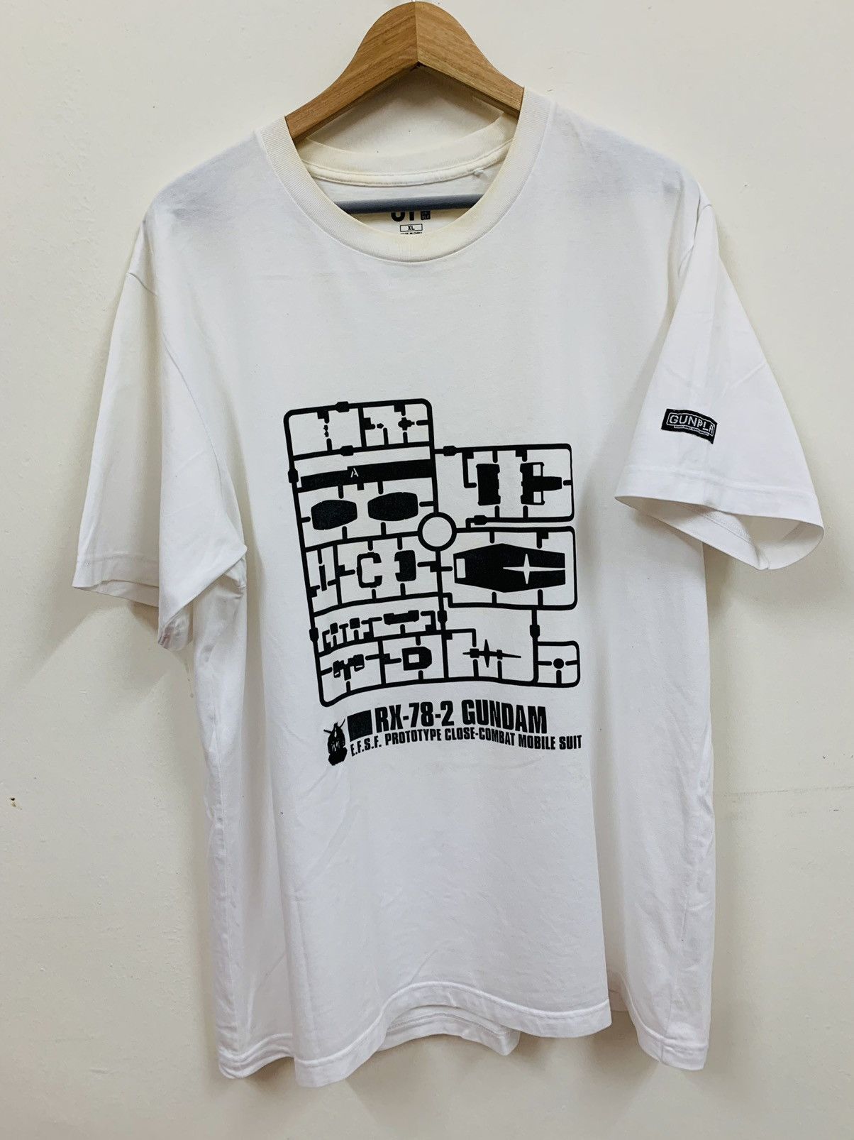 Japanese Brand × Uniqlo UNIQLO X GUNDAM 40th Anniversary Gunpla size XL Size US XL / EU 56 / 4 - 1 Thumbnail