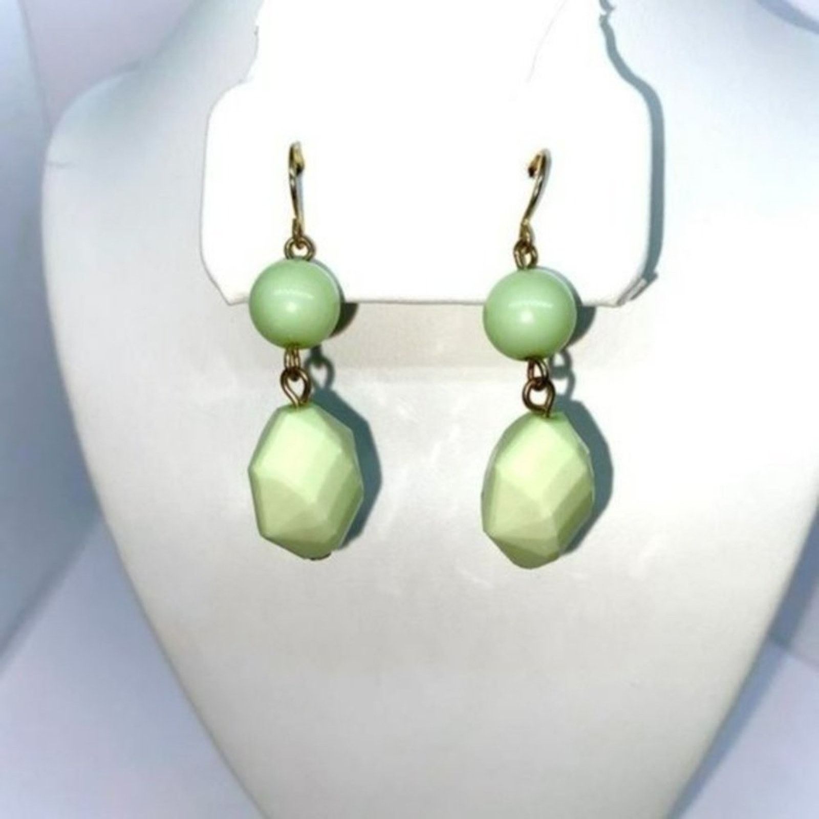 Handmade Seafoam Mint Green Beaded Dangle Earrings Size ONE SIZE - 1 Thumbnail