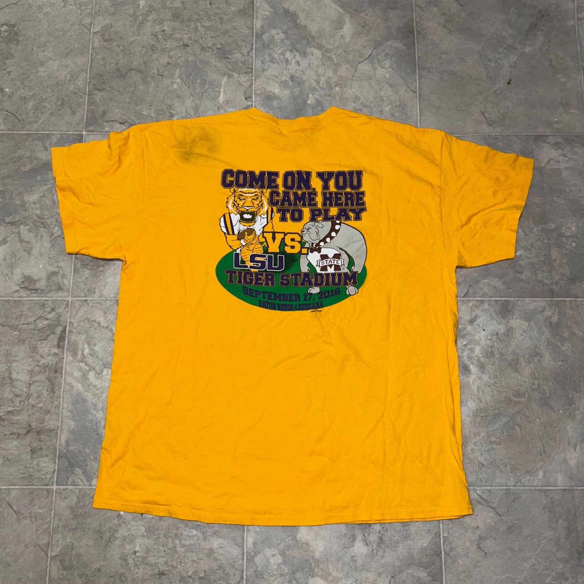 Gildan Vintage/Y2K Style LSU Vs Mississippi State Shirt Size US XXL / EU 58 / 5 - 4 Thumbnail