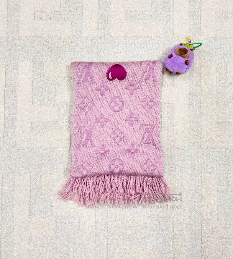 Louis Vuitton Louis Vuitton Pink love presbyopia full print scarf Size ONE SIZE - 3 Thumbnail