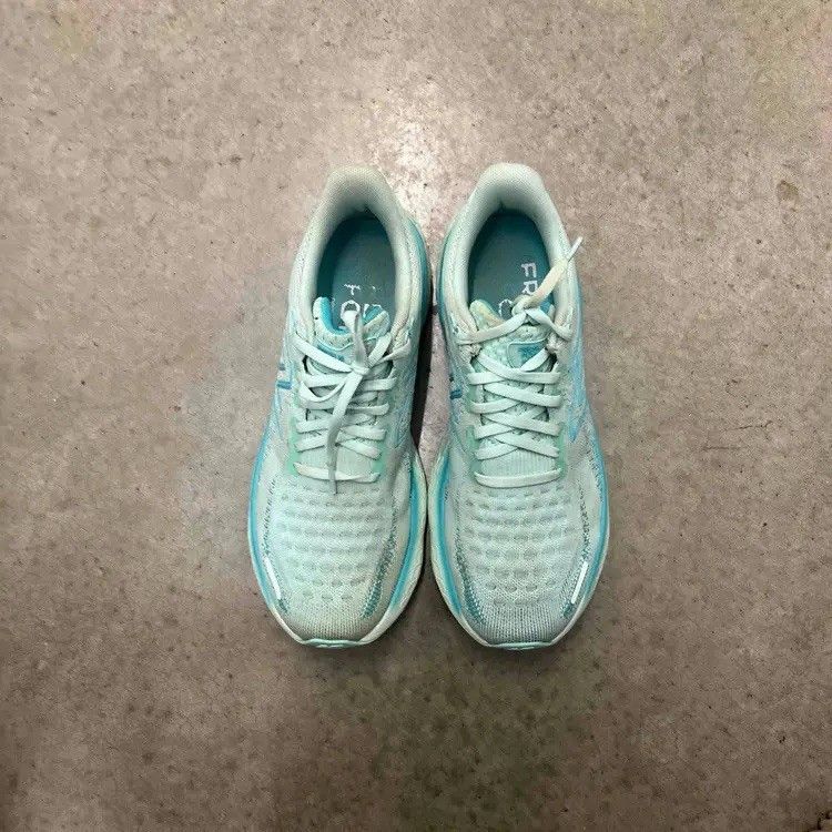 New Balance New Balance 1080v12 Bright Cyan W108012b Size 9.5 women Size US 9.5 / IT 39.5 - 3 Thumbnail