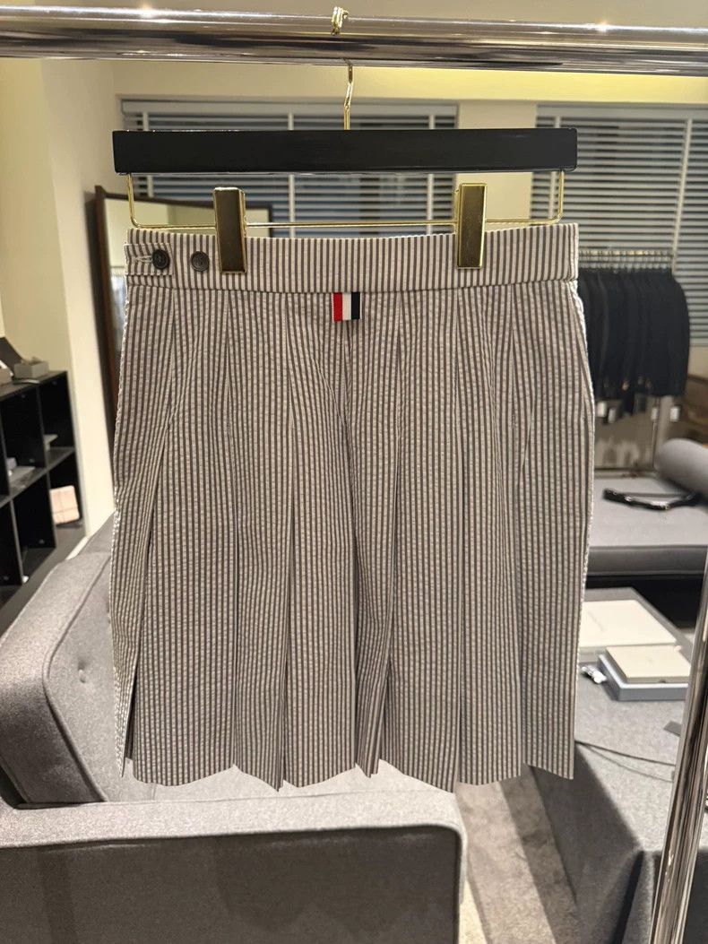 Thom Browne Thom Browne Classic pleated skirt 2503-Nextarrow Size 25" / US 0 / IT 36 - 2 Thumbnail