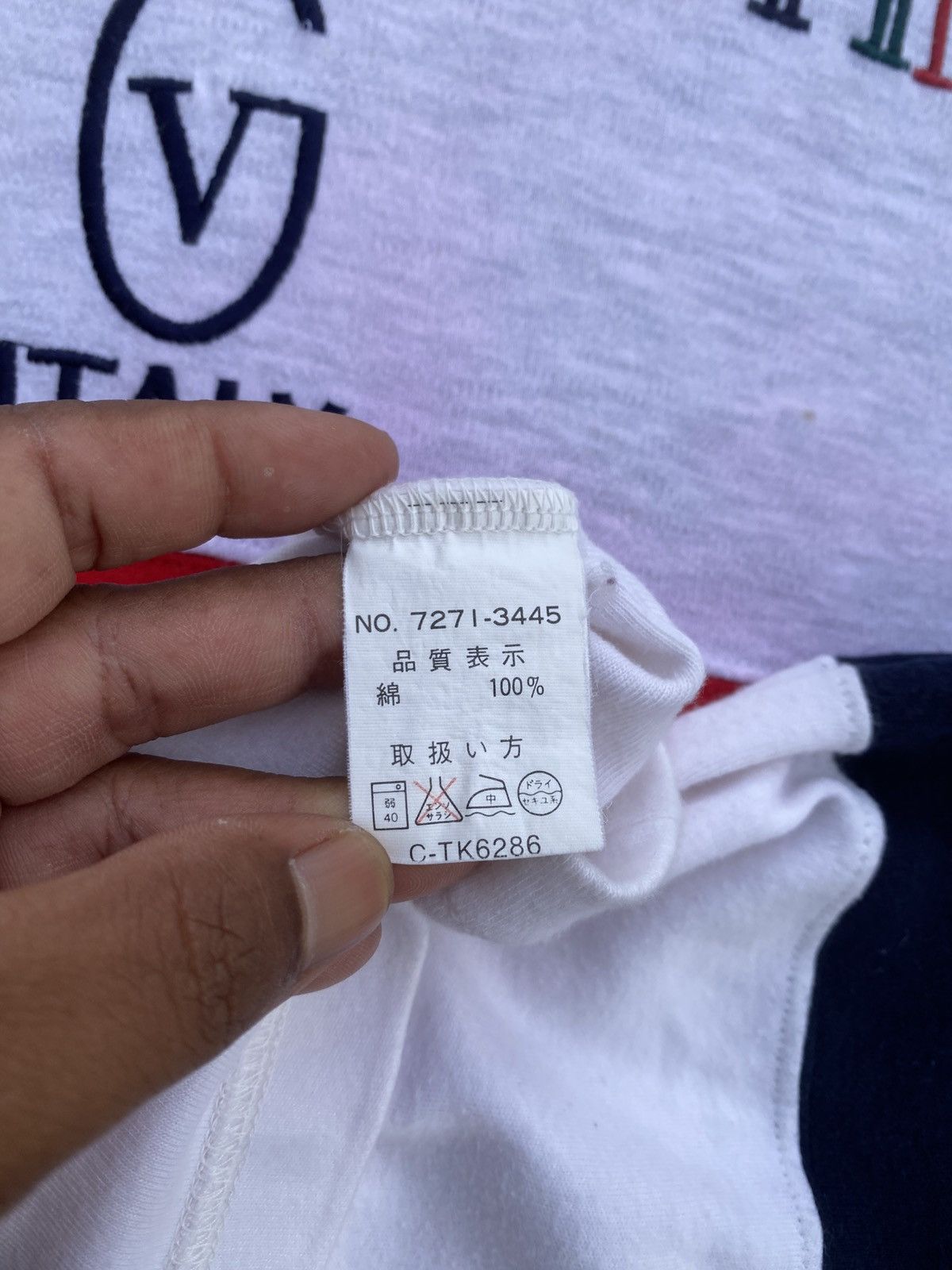 Gianni Valentino Rare Vintage Gianni Valentino Spellout Tshirt Size US L / EU 52-54 / 3 - 11 Thumbnail