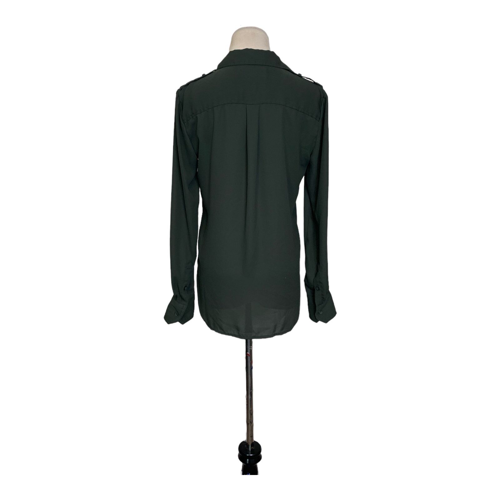 Banana Republic Banana Republic green long sleeves buttoned blouse size XS Size XS / US 0-2 / IT 36-38 - 2 Thumbnail