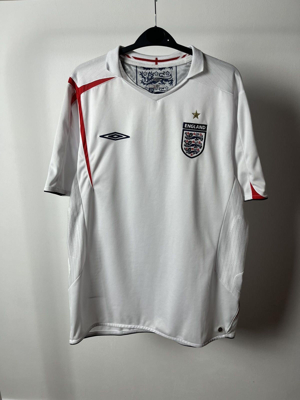 Umbro UMBRO ENGLAND 2005 2006 HOME FOOTBALL SOCCER JERSEY T SHIRT Size US L / EU 52-54 / 3 - 1 Thumbnail