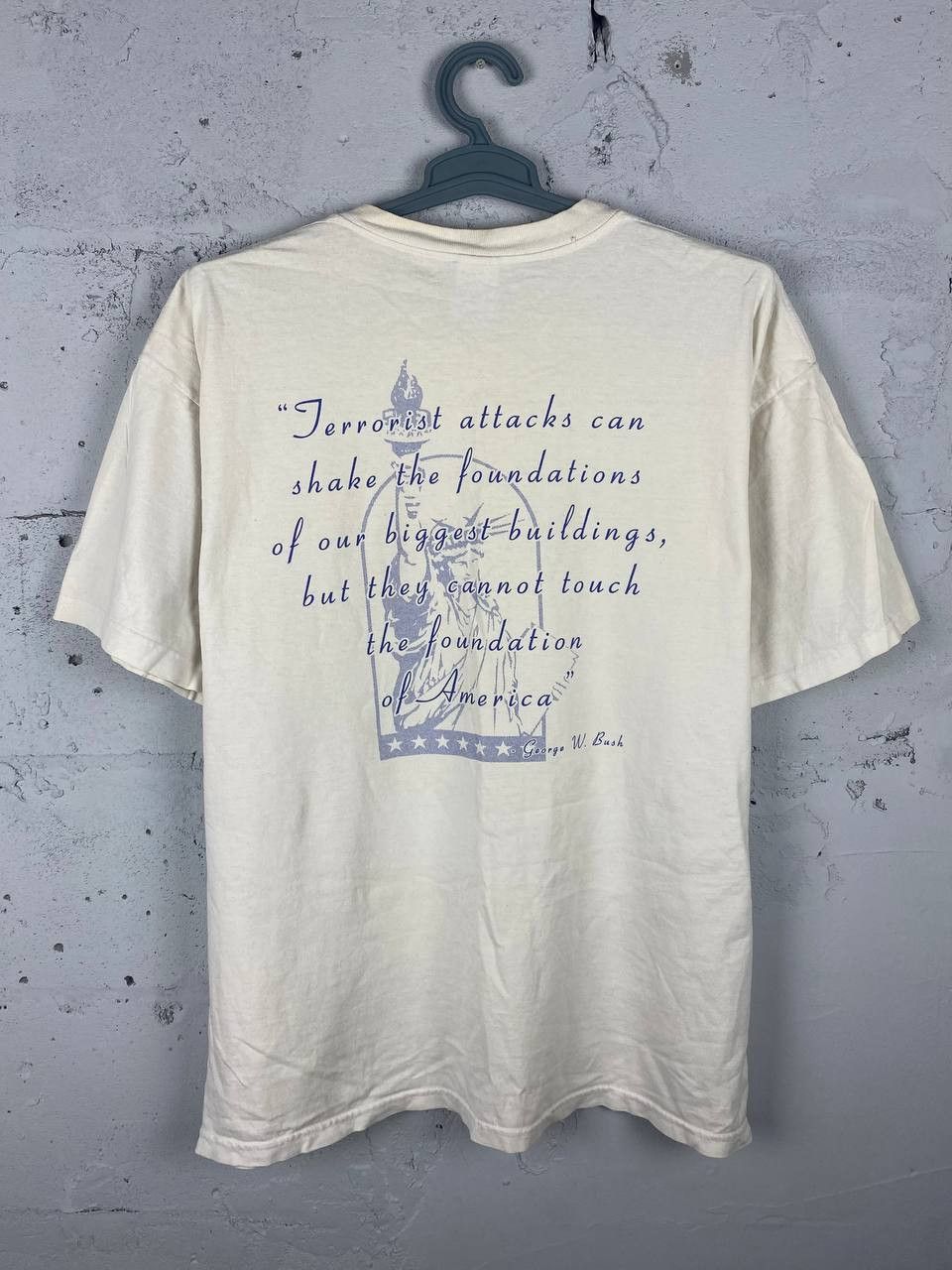 Vintage Vintage 9/11 Memorial America T-Shirt United We Stand Size US XL / EU 56 / 4 - 7 Thumbnail