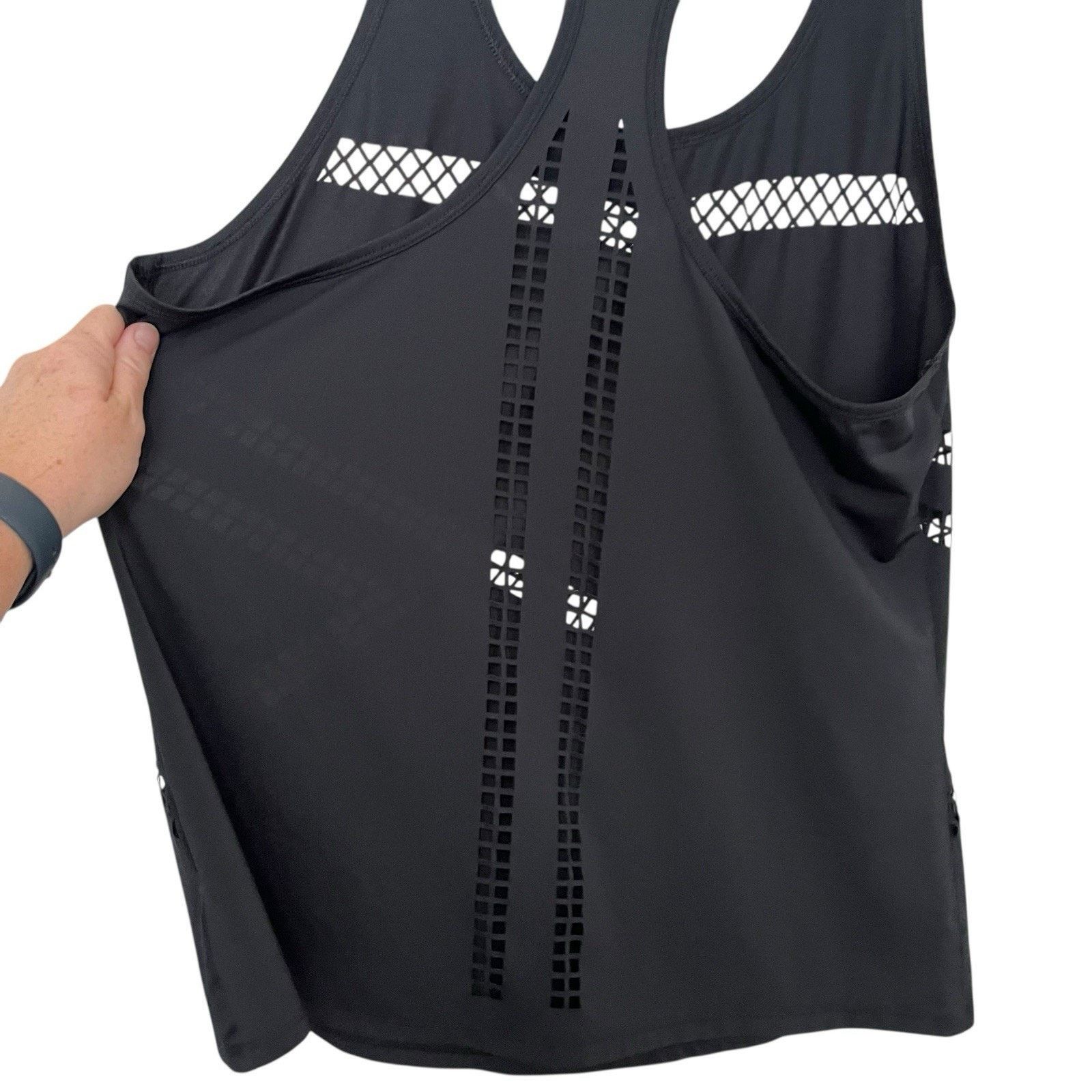 Forever 21 Forever 21 | Black Active Stretch Laser Cut A Line Tank Top Size L / US 10 / IT 46 - 5 Thumbnail