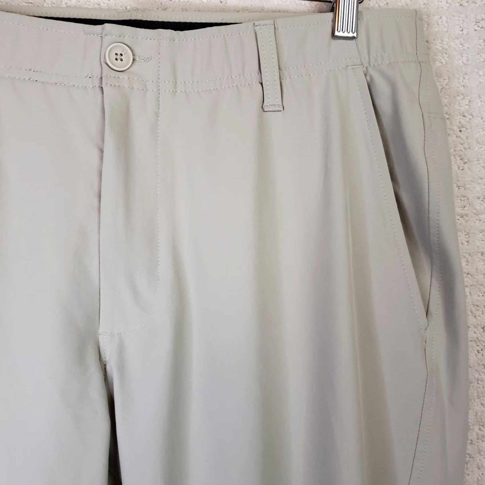 Under Armour Under Armour UA Golf Pants Mens 36x34 Beige Ivory Solid Button Flat Front Straight Leg Inseam 34 Regular Size 36 Mens Size US 36 / EU 52 - 5 Thumbnail