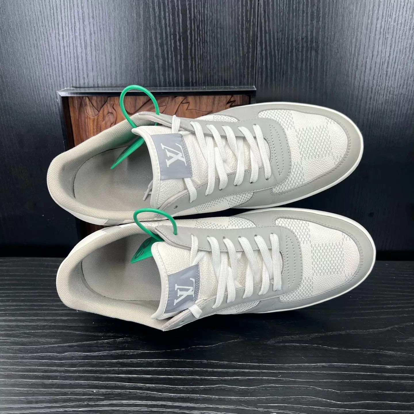 Louis Vuitton LV Rivoli Gray White 8.5/42.5 Like New Size US 9.5 / EU 42-43 - 7 Thumbnail