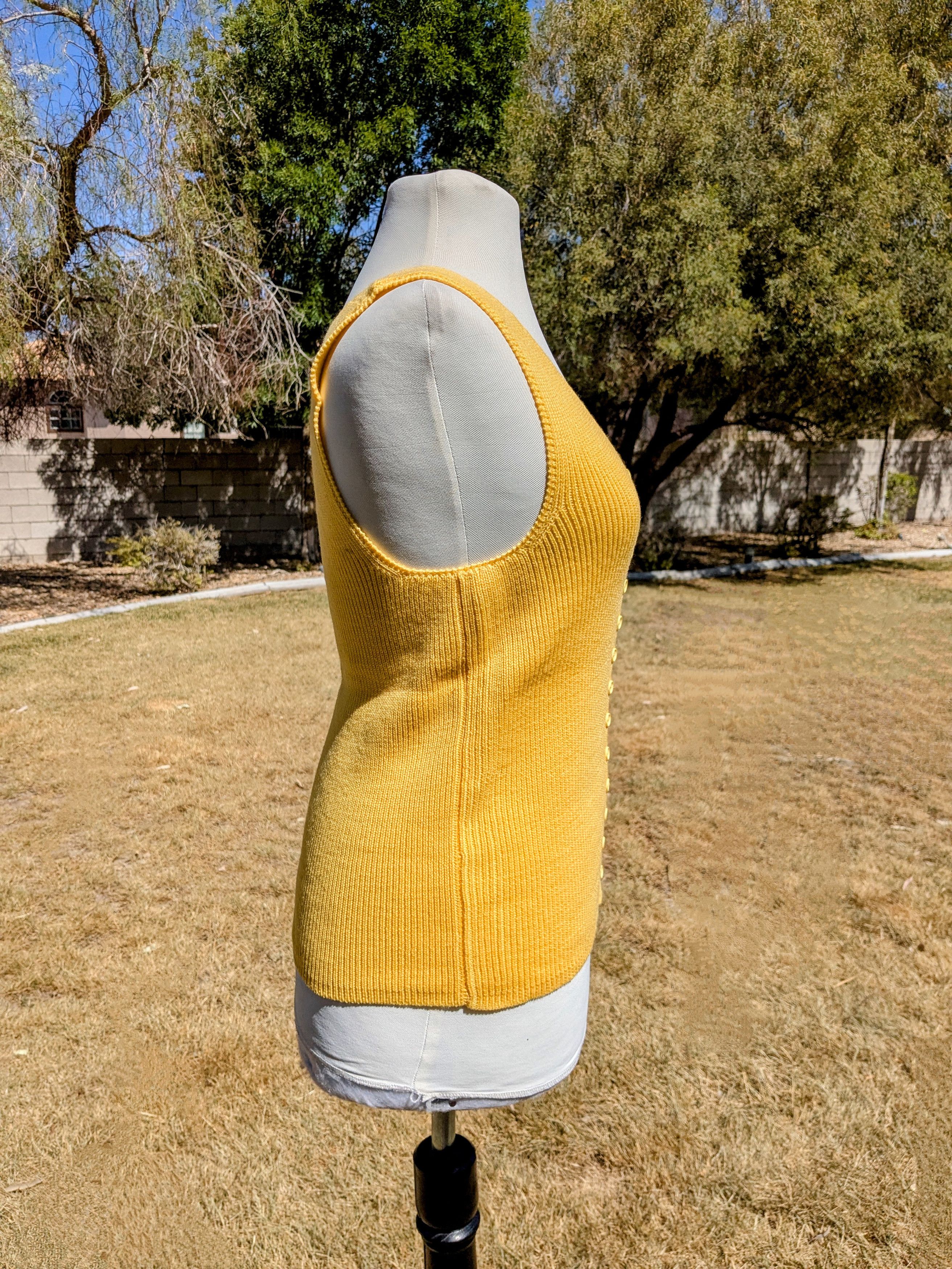 Vintage 1960s Grand Prix Fuji Tokyo Cable Knit Yellow Petite Vest Size L / US 10 / IT 46 - 3 Thumbnail