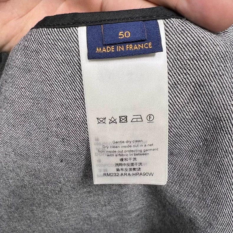 Louis Vuitton Louis Vuitton Color-block plaid Logo full-print long-sleev Size US M / EU 48-50 / 2 - 4 Thumbnail