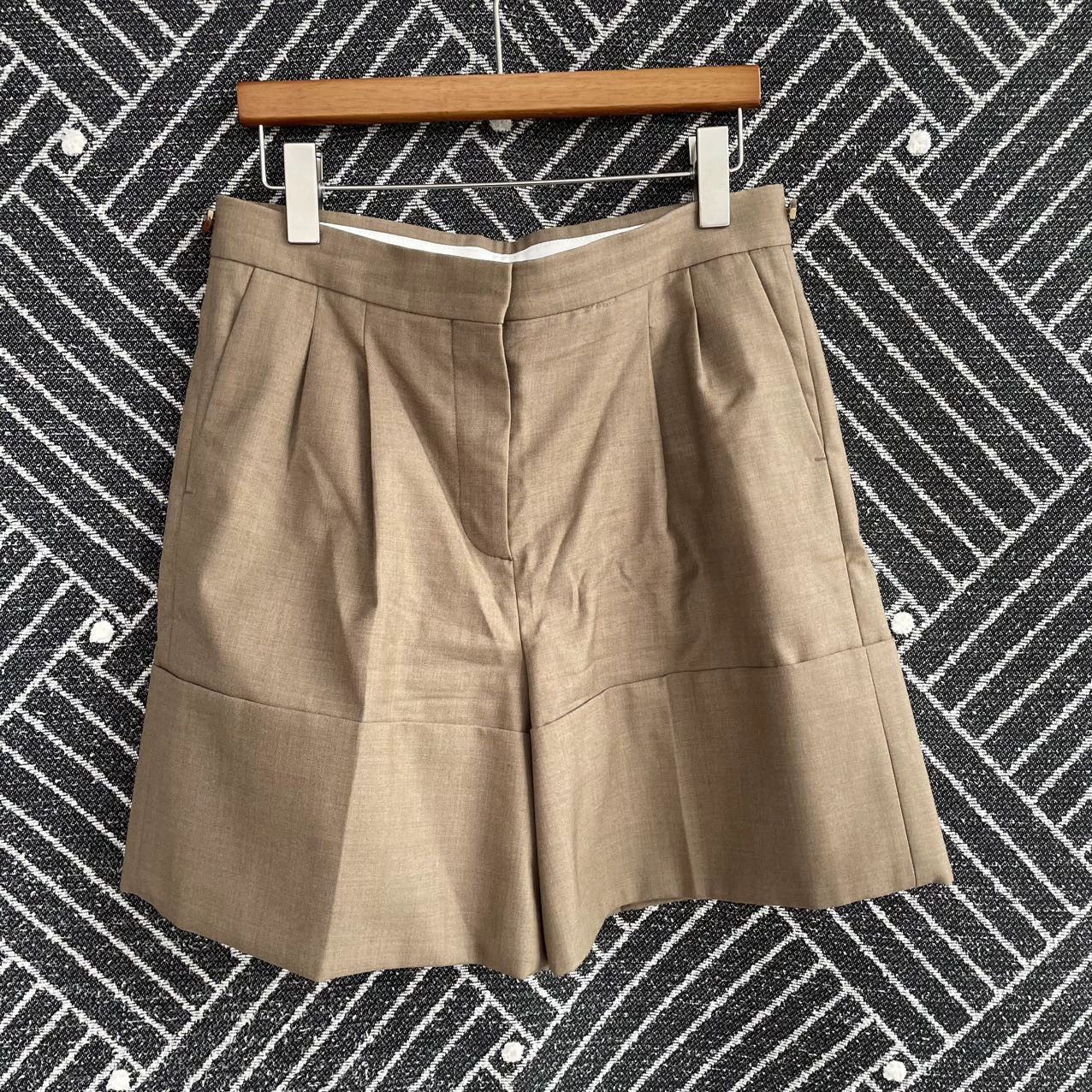 Burberry Burberry Khaki Short 38 like new worn once Size 27" / US 4 / IT 40 - 1 Thumbnail