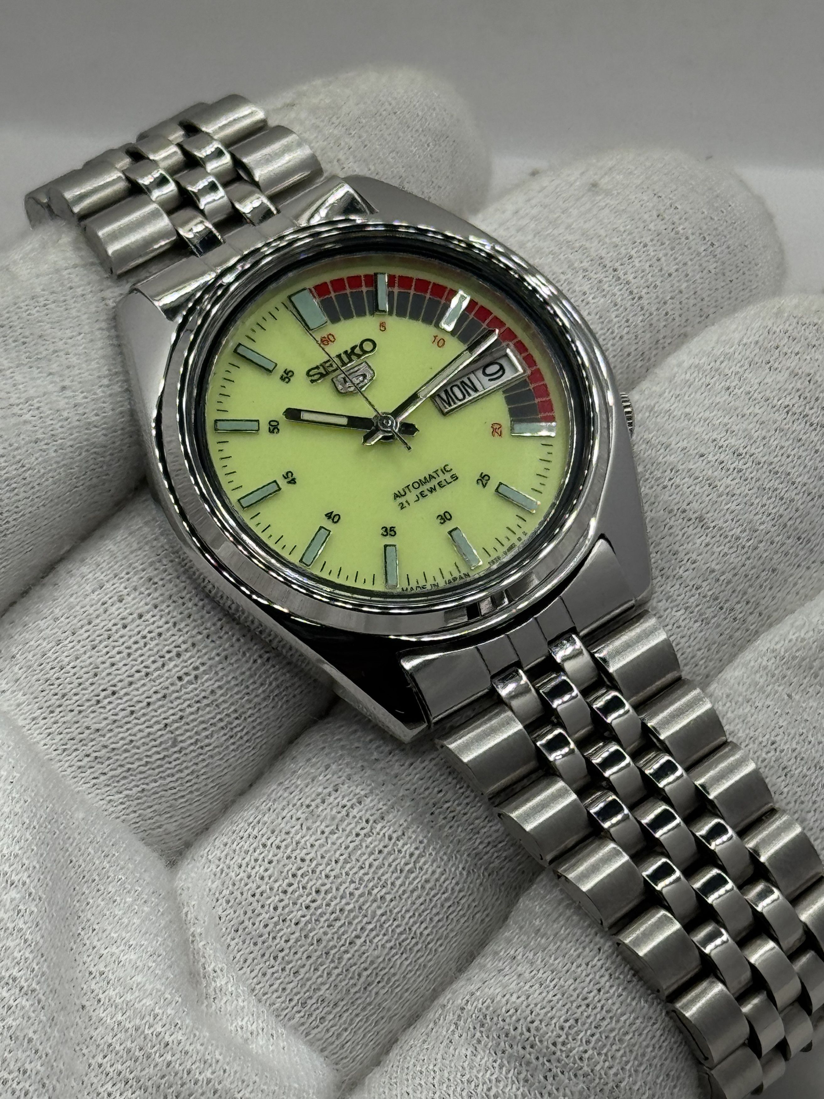 Seiko Seiko 5 Automatic Baton Dial Wrist Watch Day/Date Japan Size 36 - 12 Thumbnail