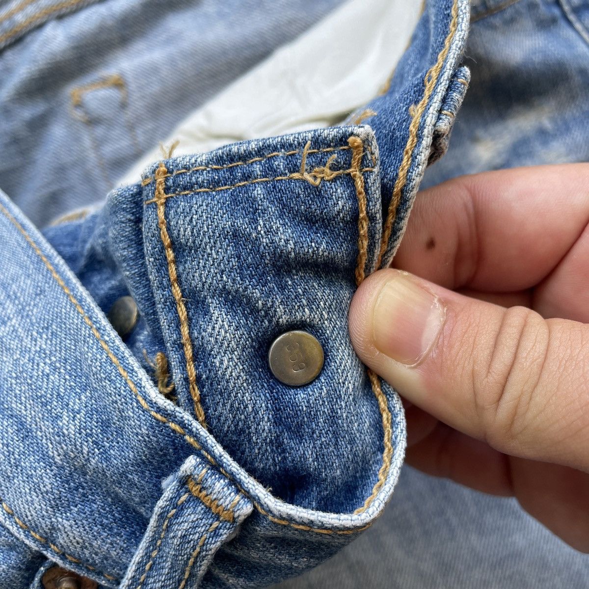 Levi's Vintage Levi’s 501 Blue Wash Faded Distressed Jeans Pants Size US 32 / EU 48 - 8 Thumbnail