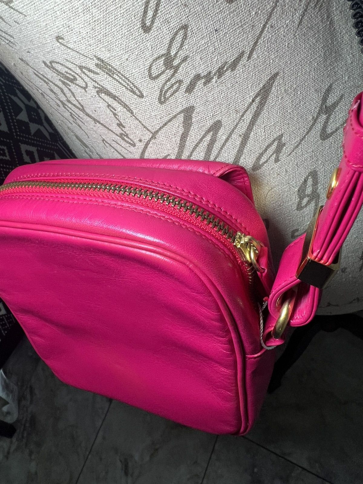 Yves Saint Laurent Vintage Hot Pink Yves Saint Laurent Crossbody Size ONE SIZE - 6 Thumbnail