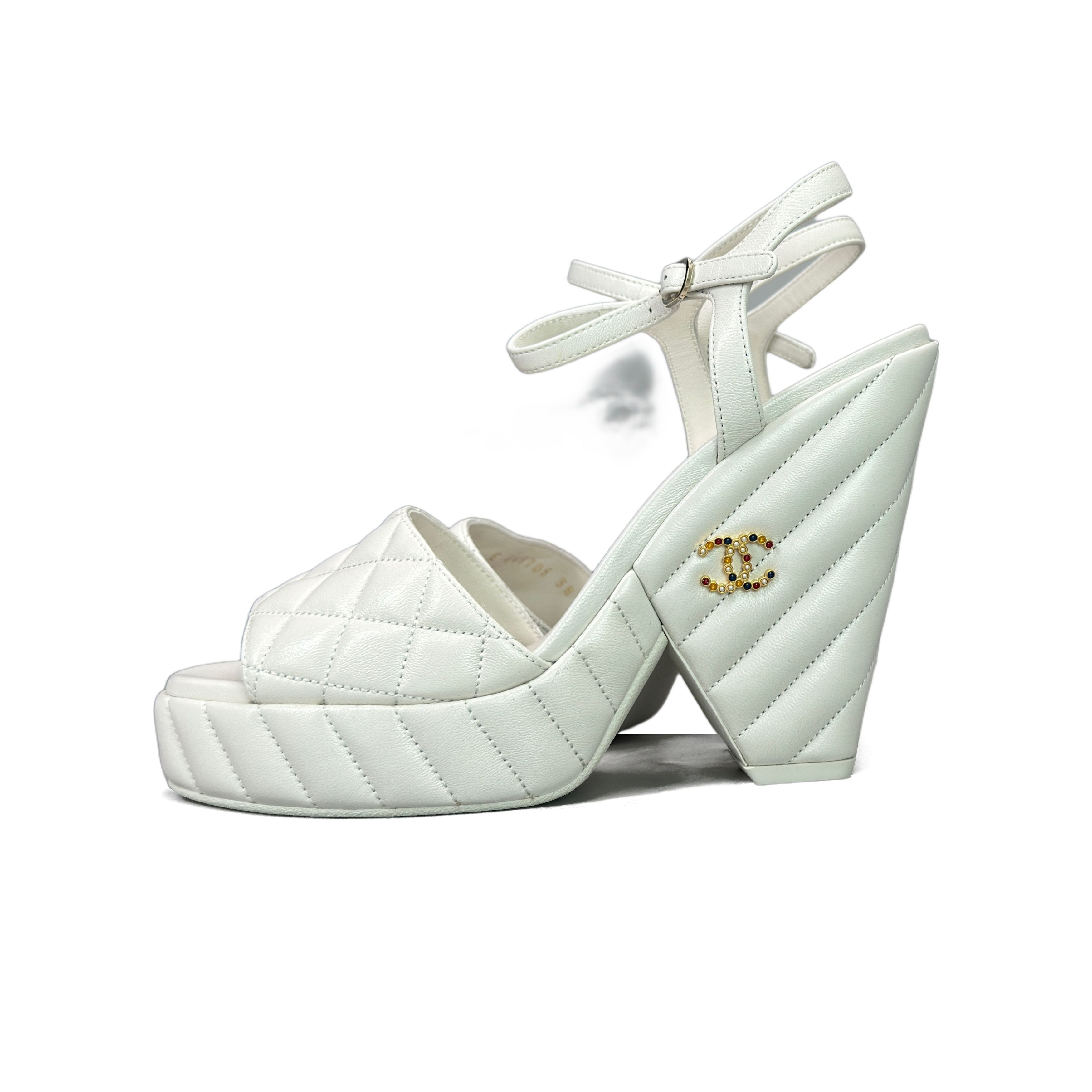 Chanel Chanel Quilted Leather Sandals Size 38 Size US 7 / IT 37 - 1 Thumbnail